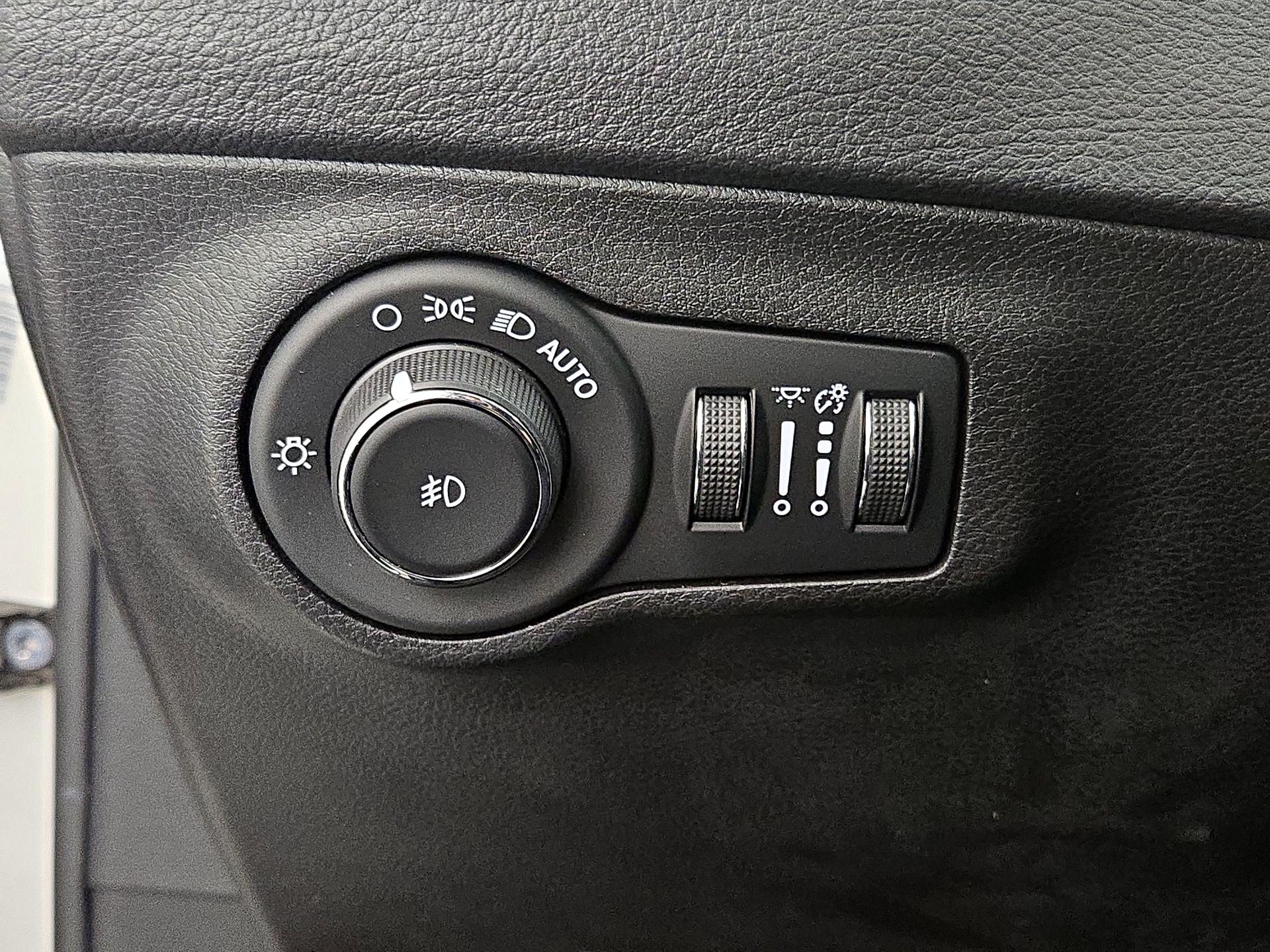 Thumbnail: 2020 Jeep Compass - 13