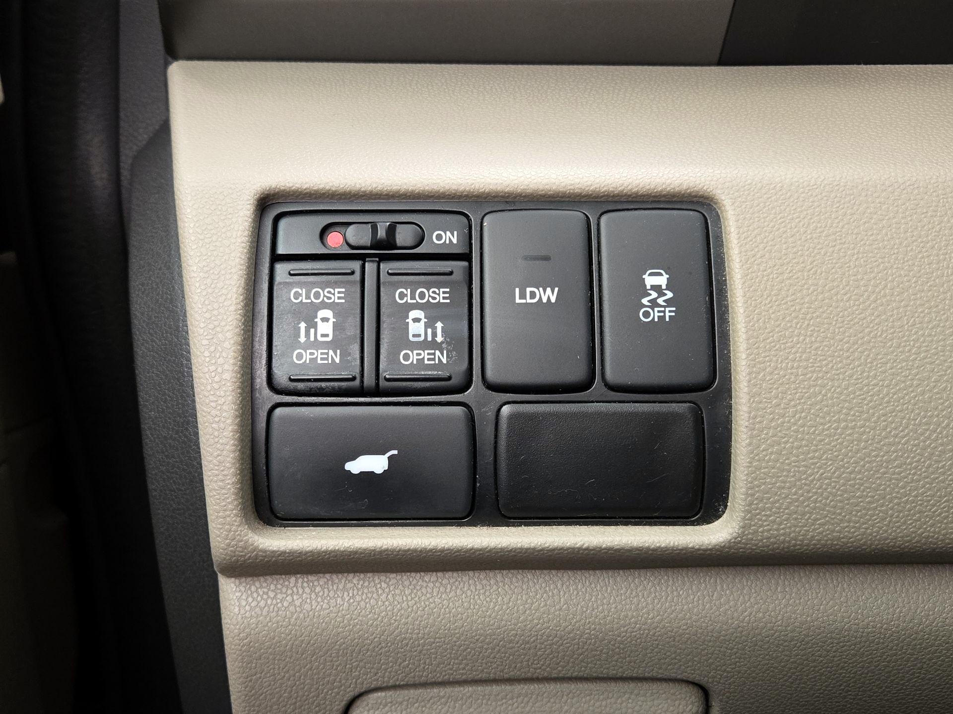 Thumbnail: 2015 Honda Odyssey - 13