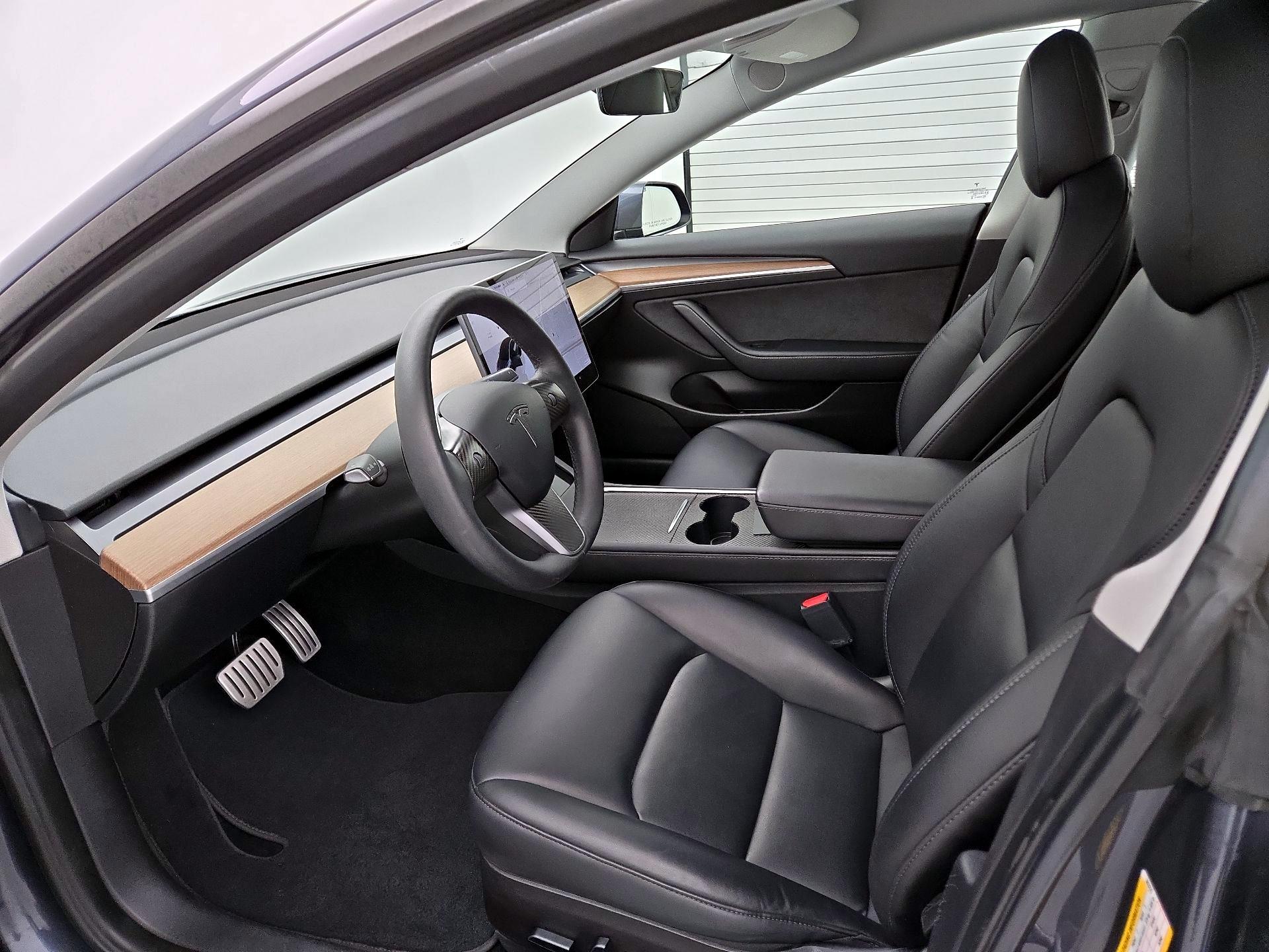 Thumbnail: 2023 Tesla Model 3 - 11