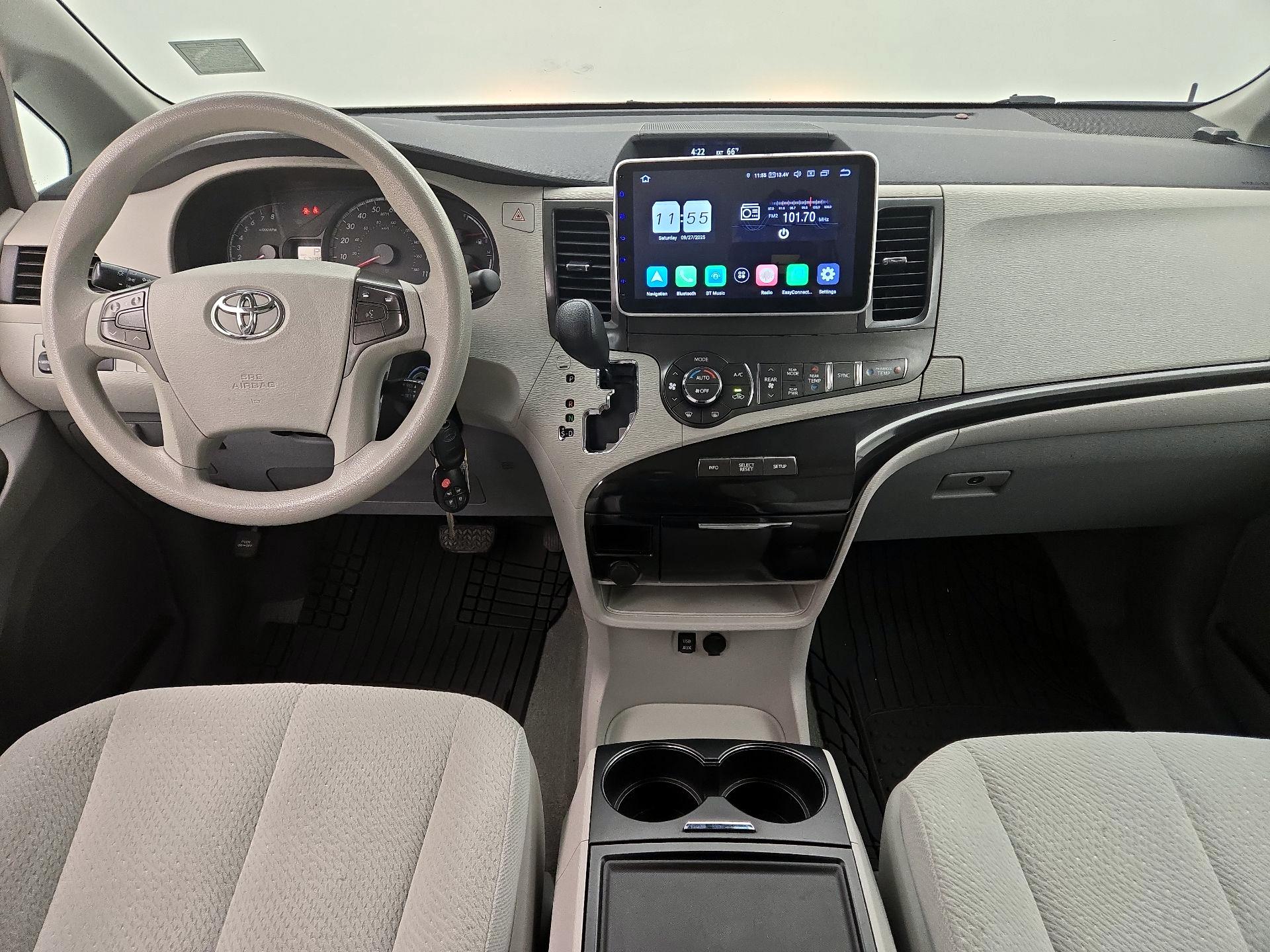 Thumbnail: 2014 Toyota Sienna - 9