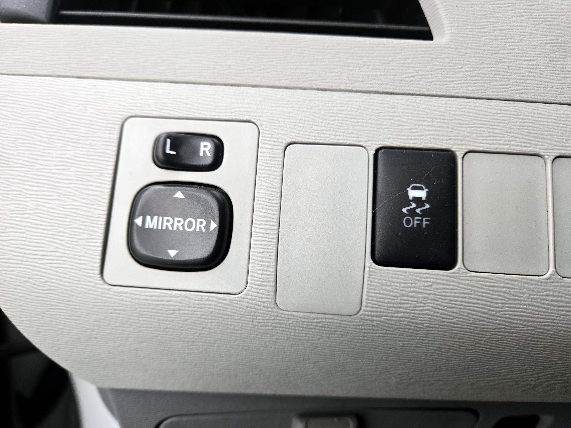 Thumbnail: 2014 Toyota Sienna - 13