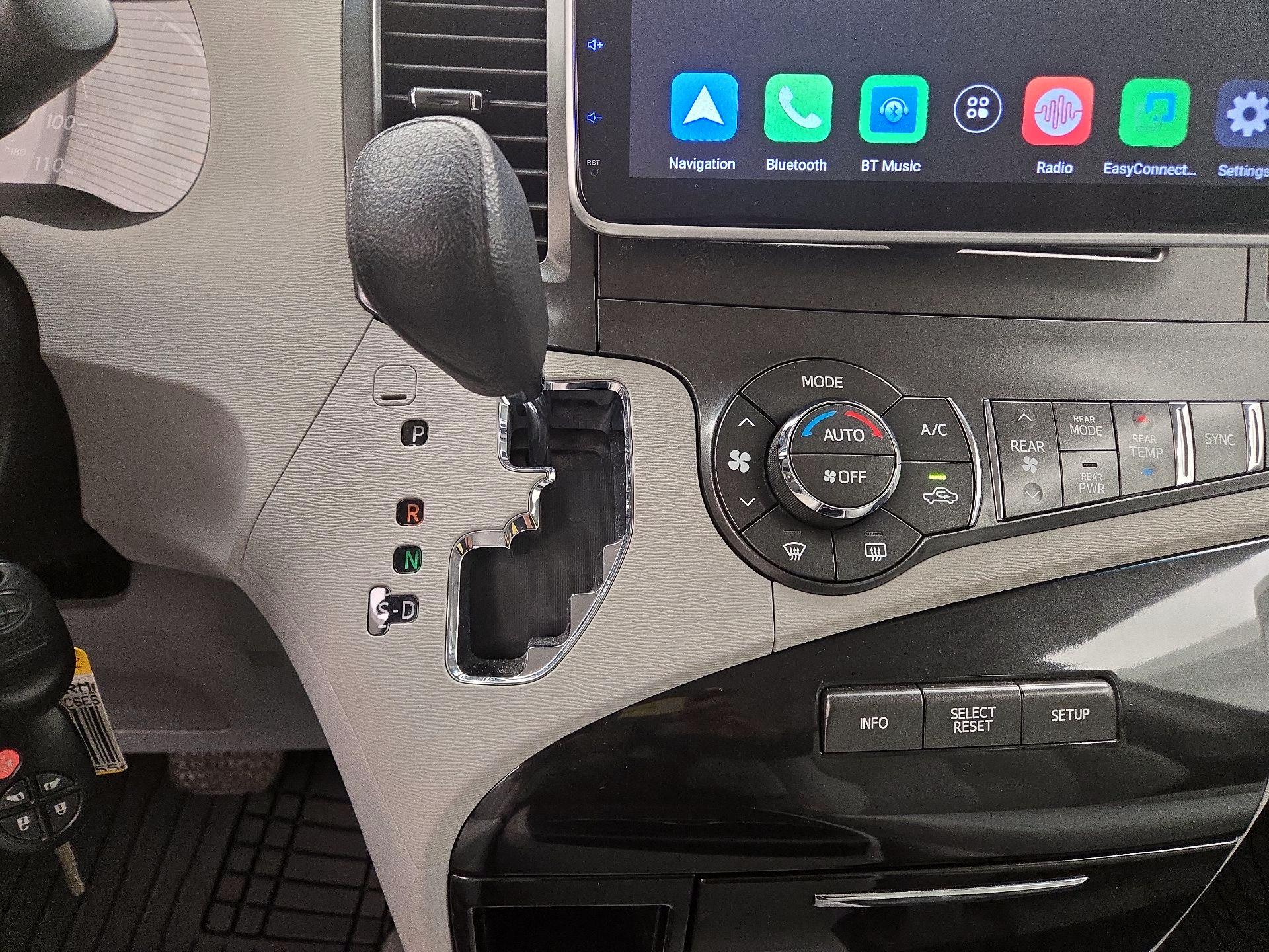 Thumbnail: 2014 Toyota Sienna - 17