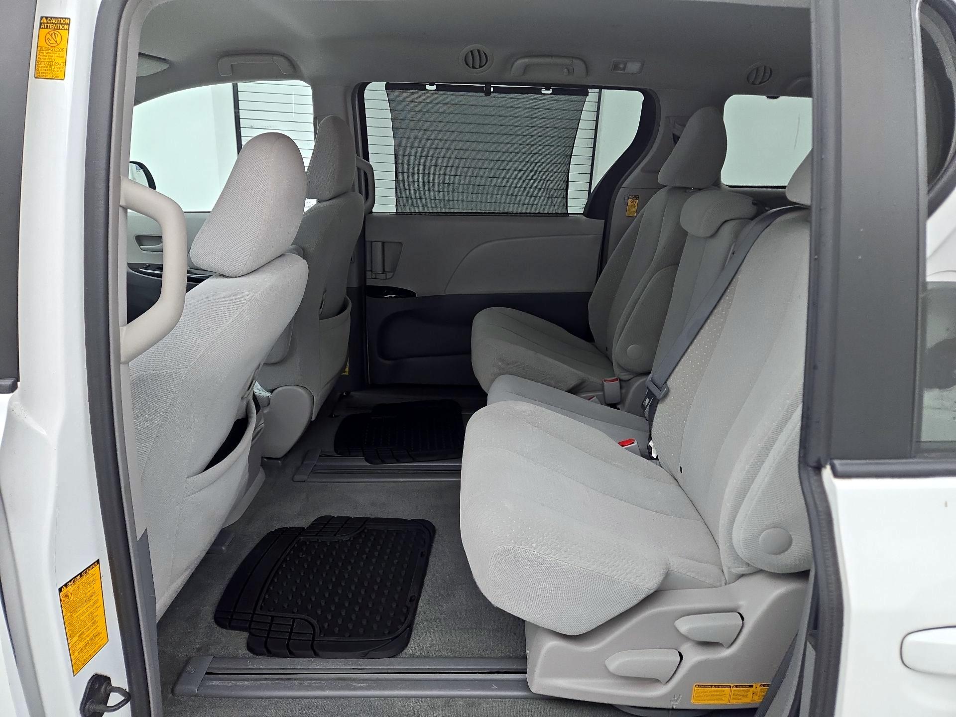 Thumbnail: 2014 Toyota Sienna - 18