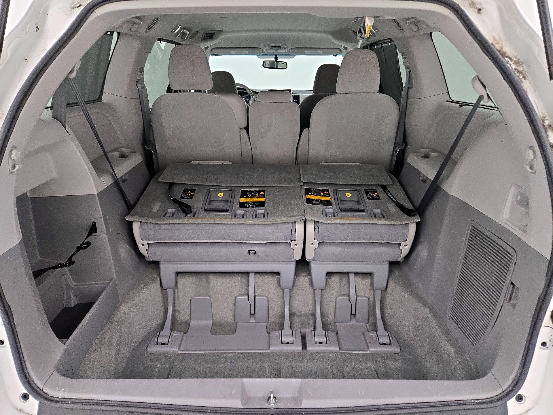 Thumbnail: 2014 Toyota Sienna - 19