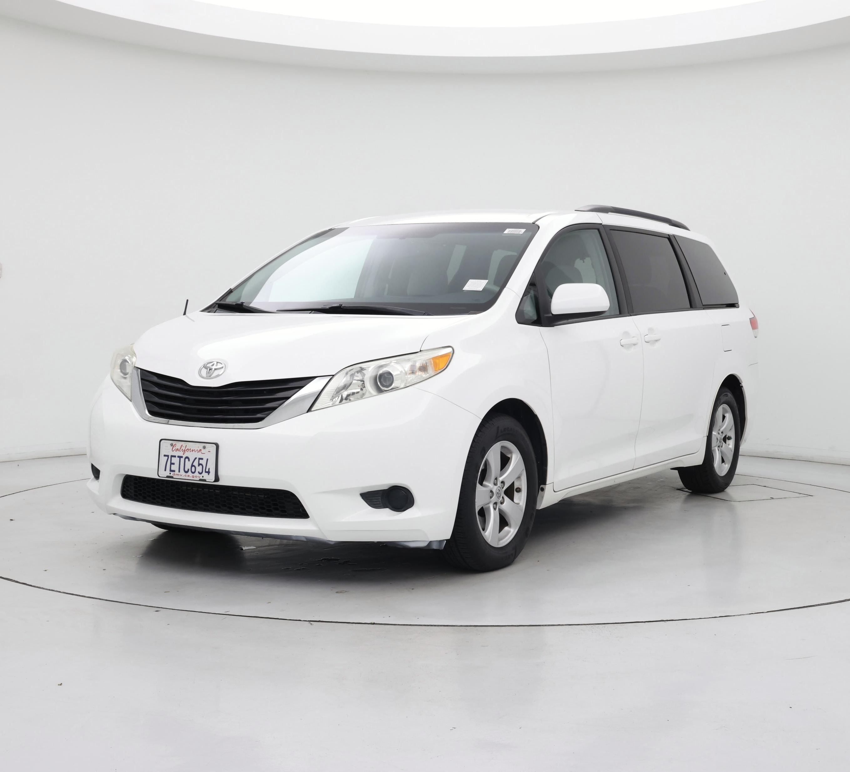 Thumbnail: 2014 Toyota Sienna - 4