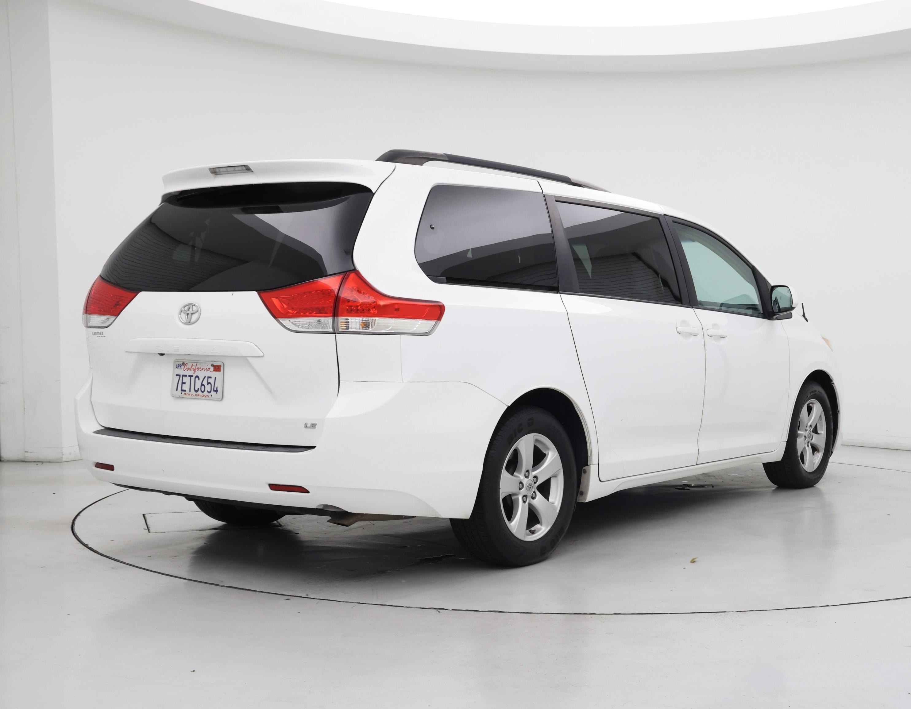 Thumbnail: 2014 Toyota Sienna - 8