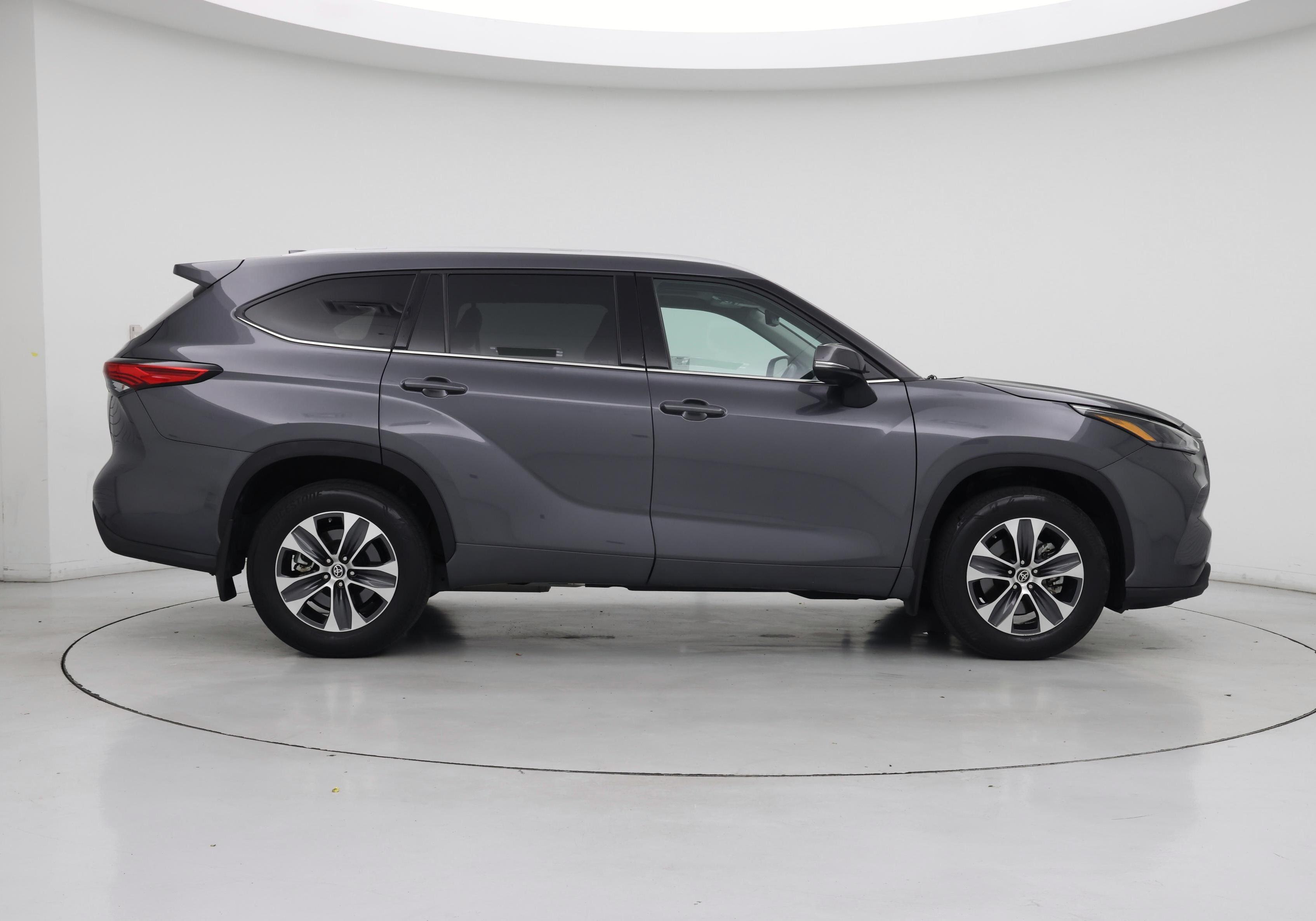 Thumbnail: 2022 Toyota Highlander - 7