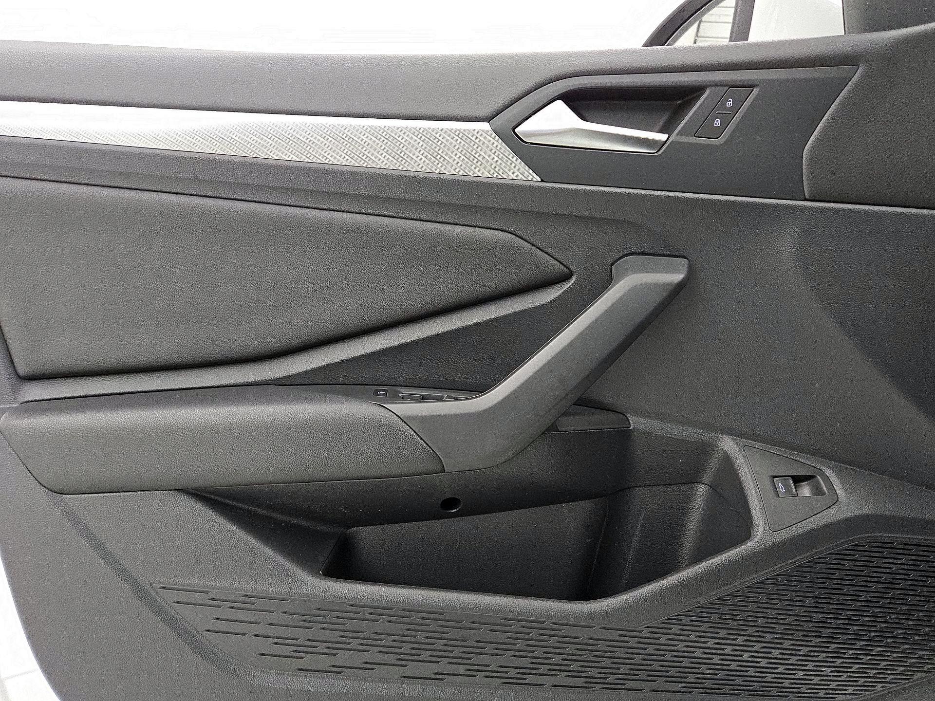Thumbnail: 2019 Volkswagen Jetta - 12