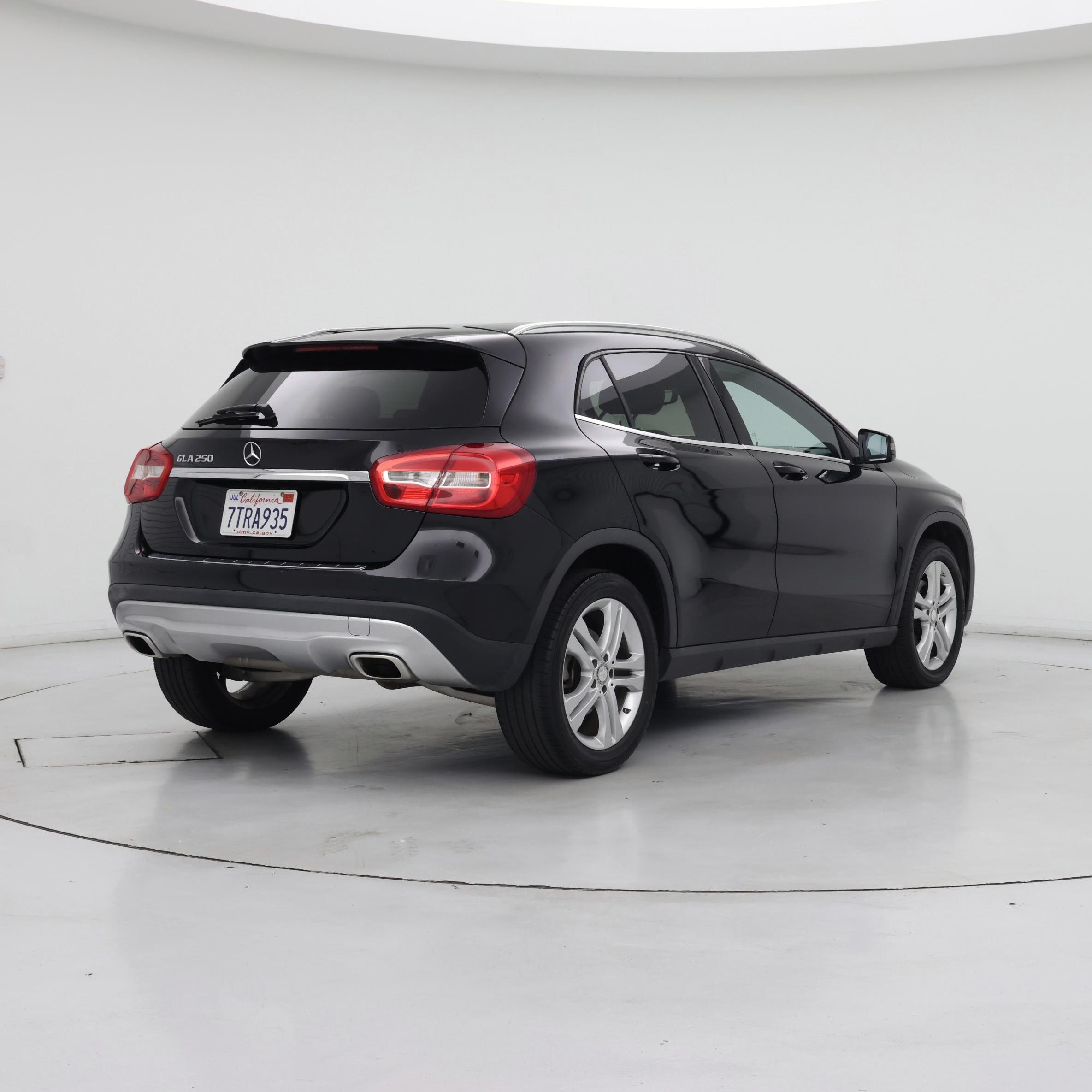 Thumbnail: 2016 Mercedes-Benz GLA - 8