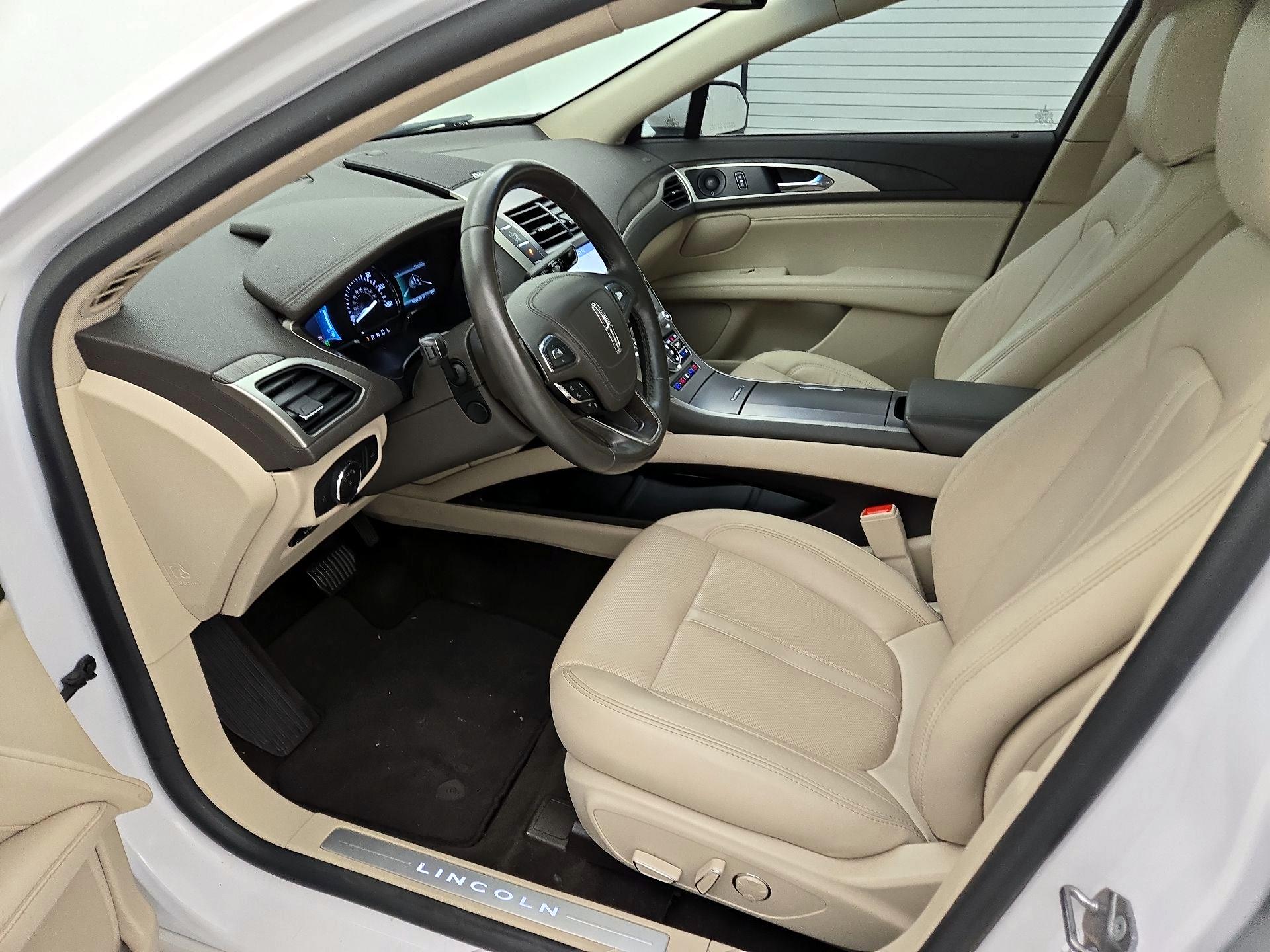 Thumbnail: 2020 Lincoln MKZ - 11