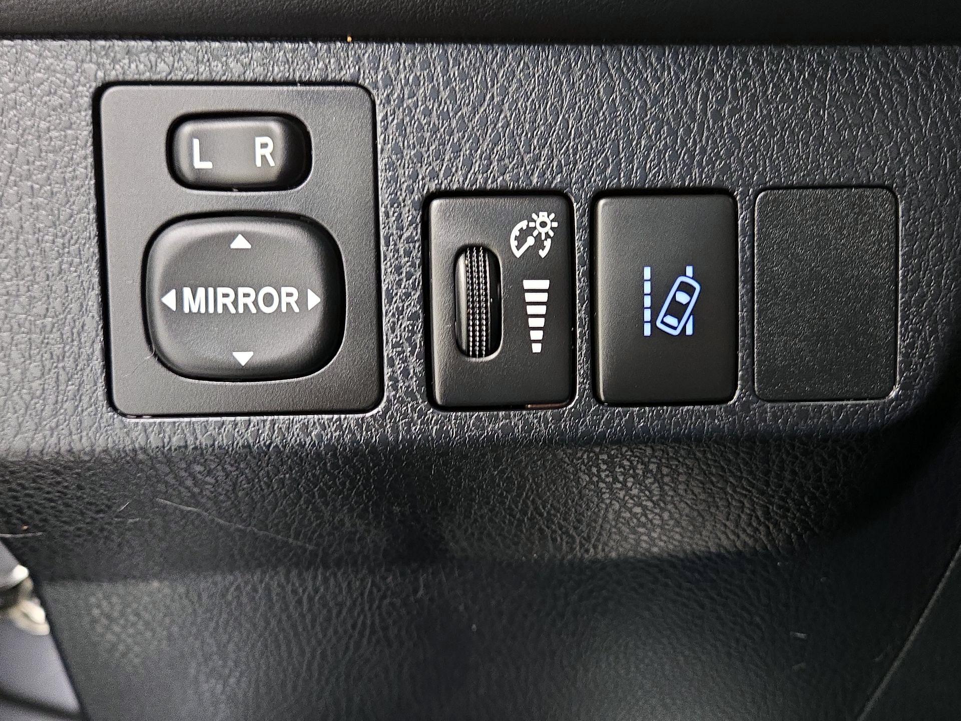 Thumbnail: 2017 Toyota RAV4 - 13