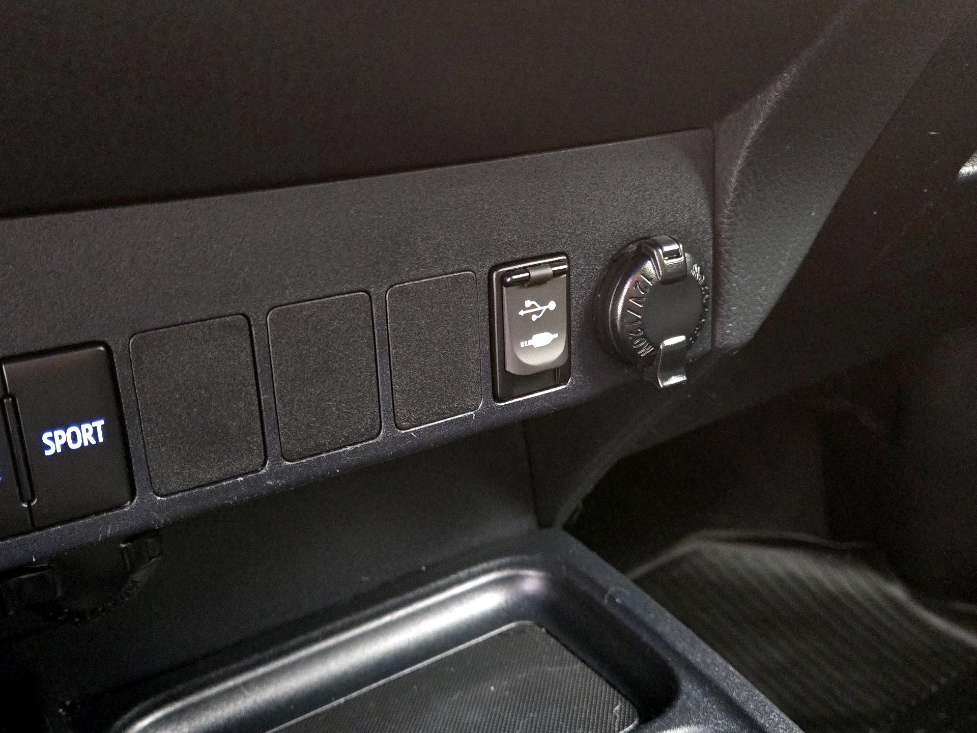 Thumbnail: 2017 Toyota RAV4 - 19