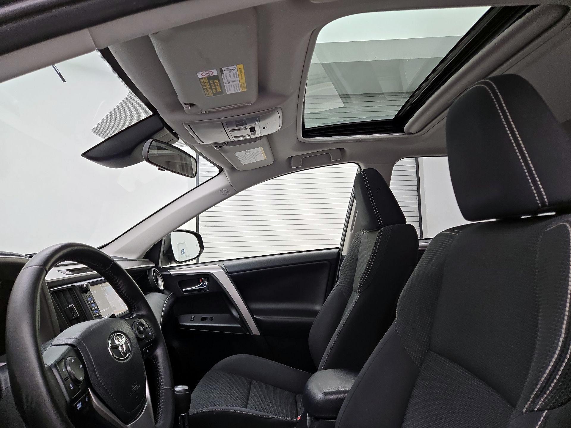 Thumbnail: 2017 Toyota RAV4 - 20