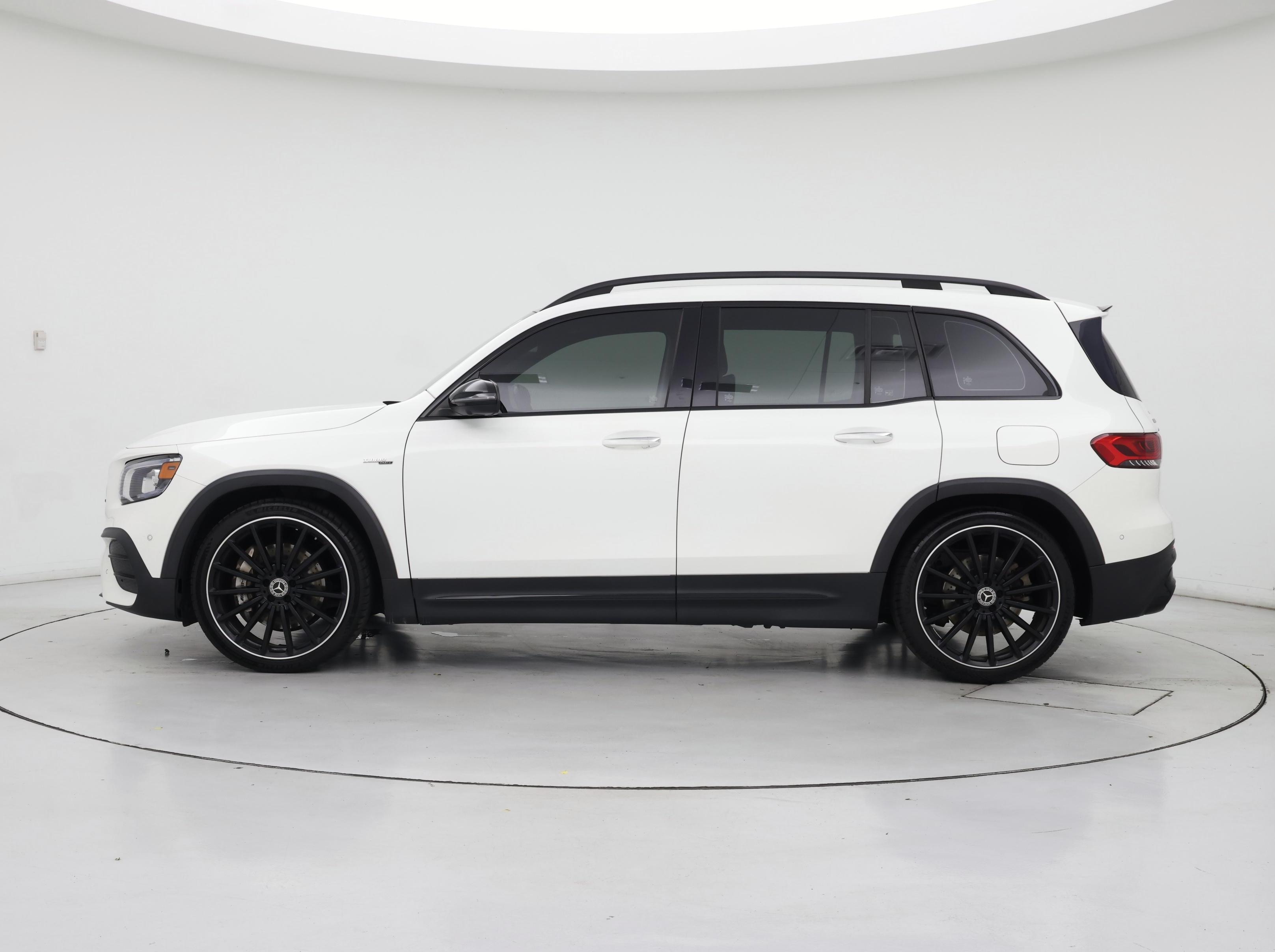Thumbnail: 2021 Mercedes-Benz GLB - 3