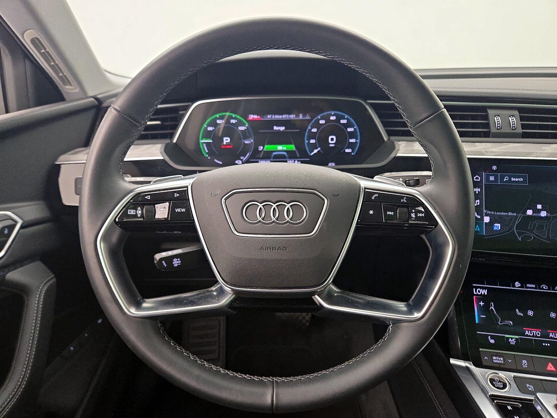 Thumbnail: 2022 Audi e-tron - 10