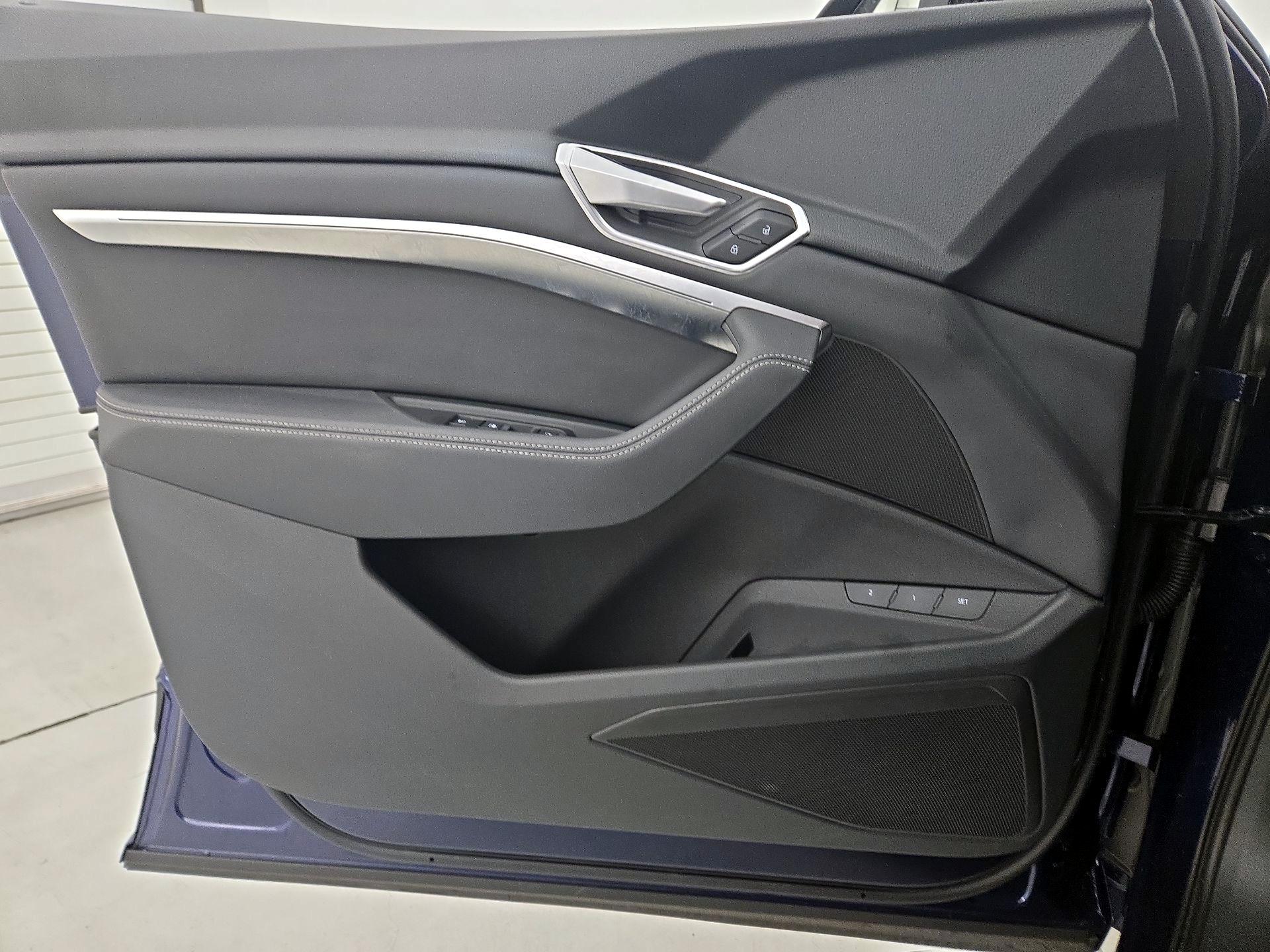Thumbnail: 2022 Audi e-tron - 12