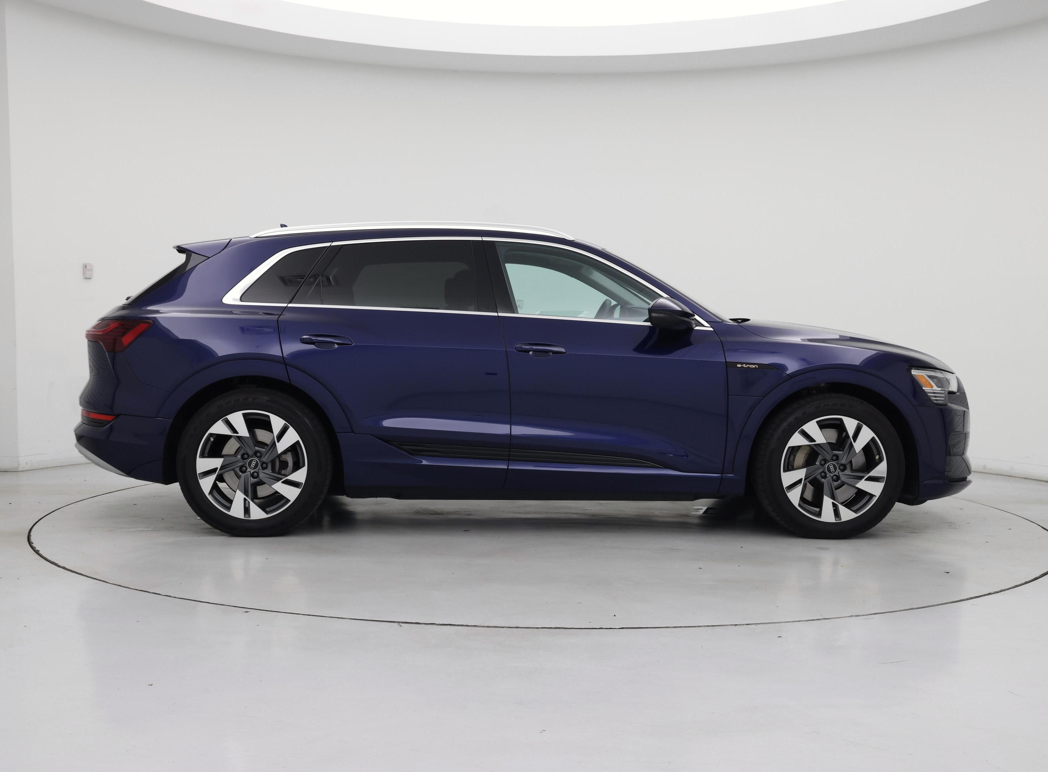 Thumbnail: 2022 Audi e-tron - 7