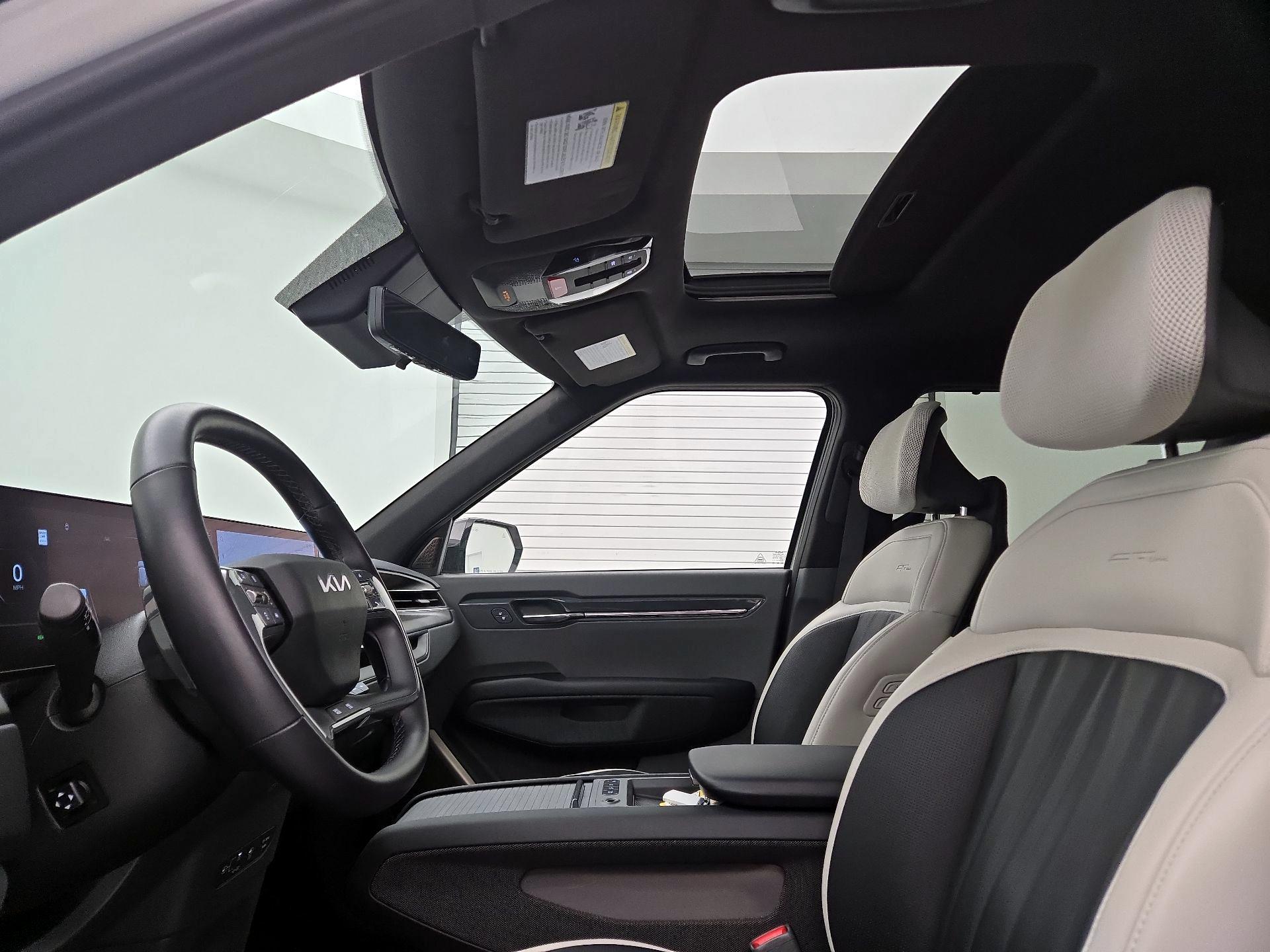 Thumbnail: 2024 Kia EV9 - 20