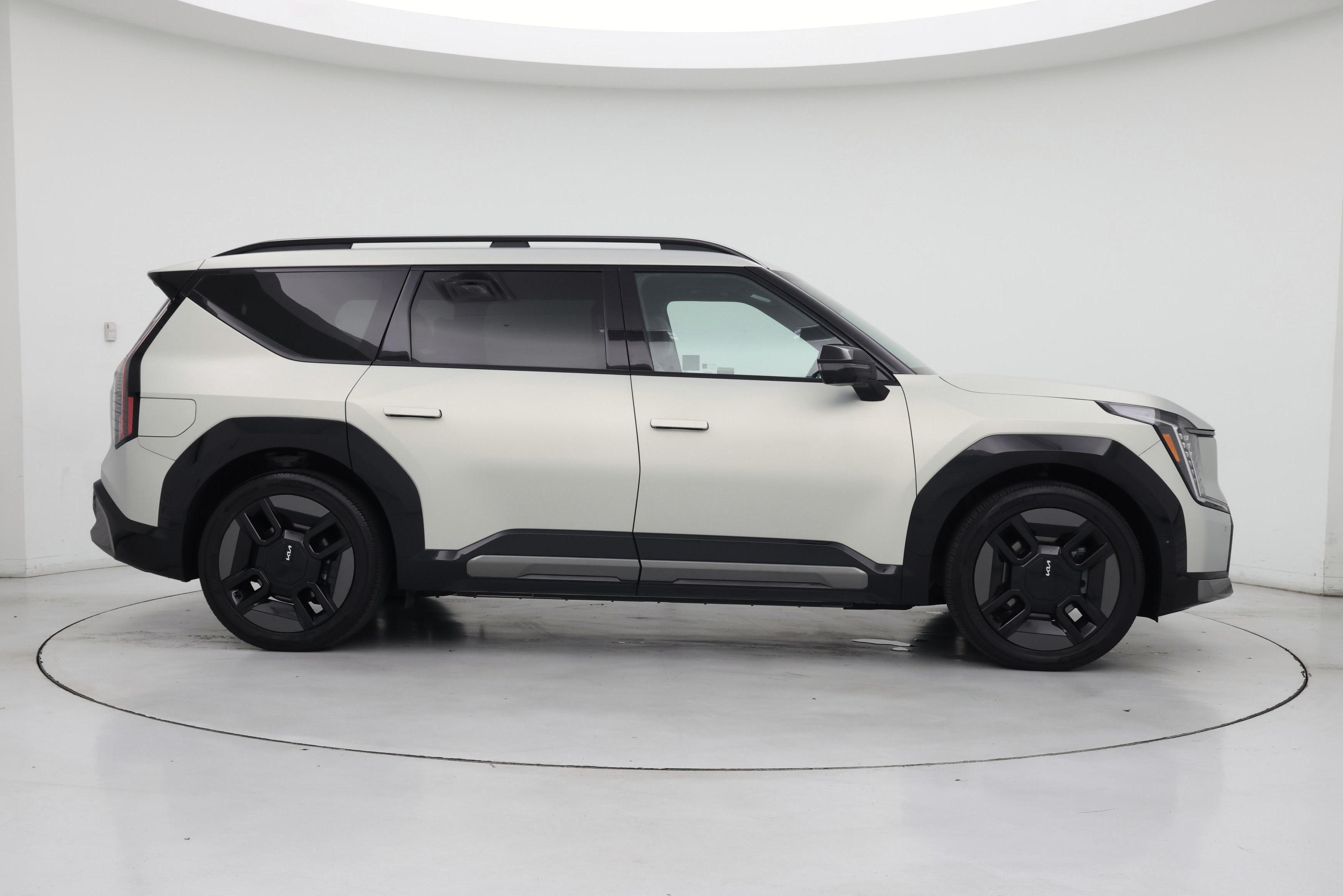 Thumbnail: 2024 Kia EV9 - 7