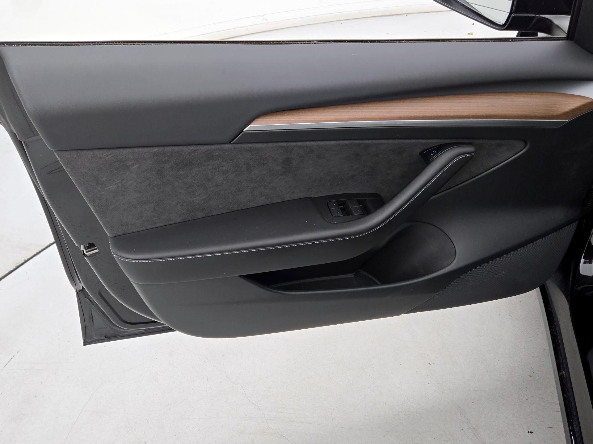 Thumbnail: 2023 Tesla Model 3 - 12