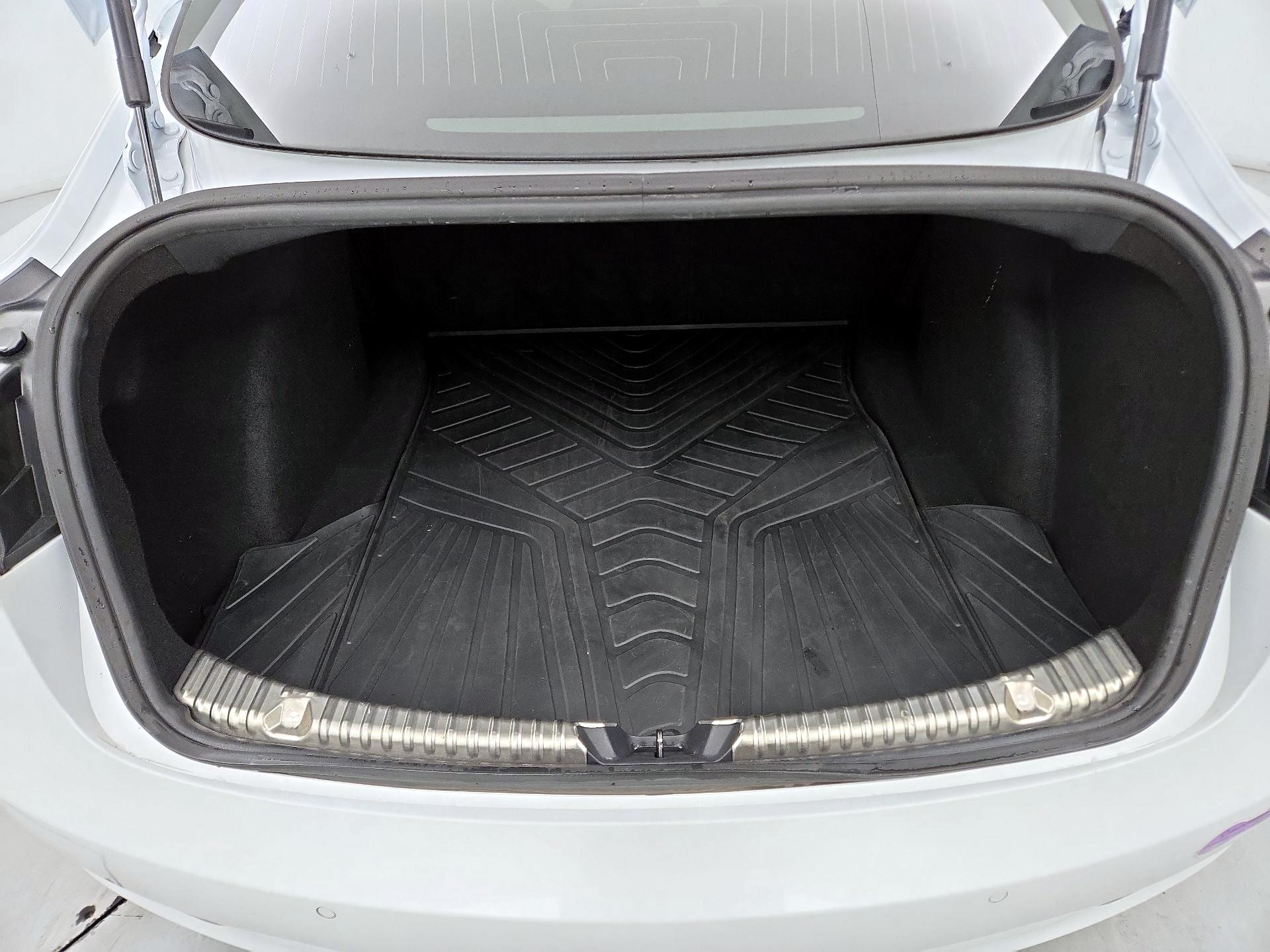 Thumbnail: 2019 Tesla Model 3 - 20