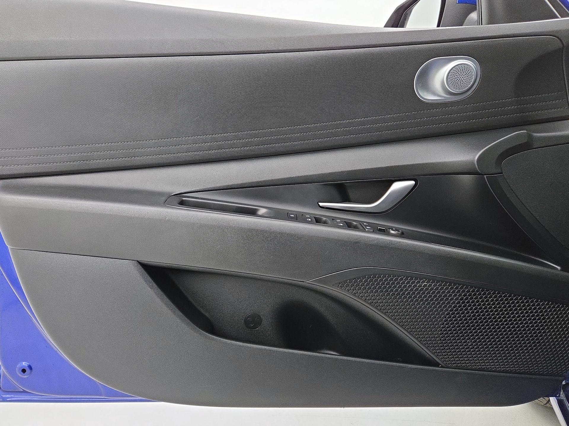 Thumbnail: 2022 Hyundai Elantra - 12