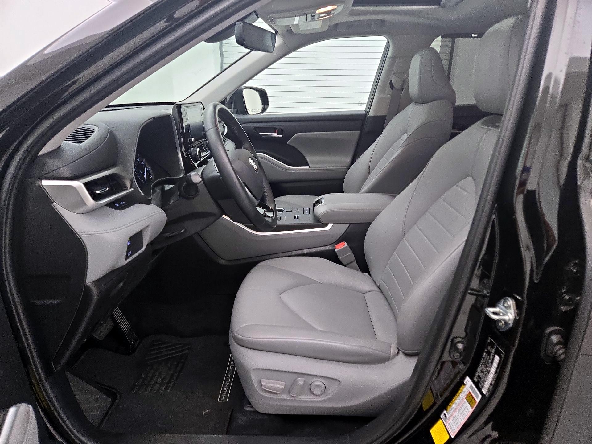 Thumbnail: 2021 Toyota Highlander - 11