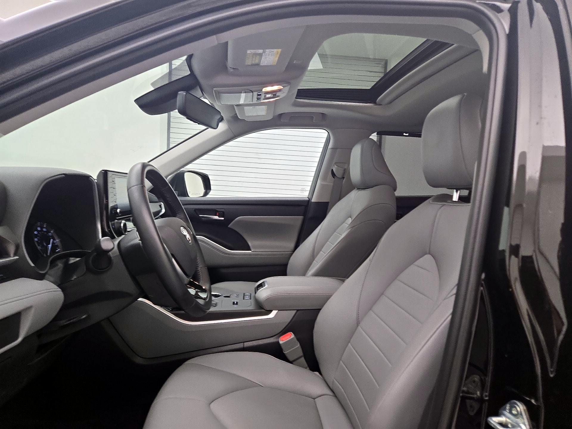 Thumbnail: 2021 Toyota Highlander - 20