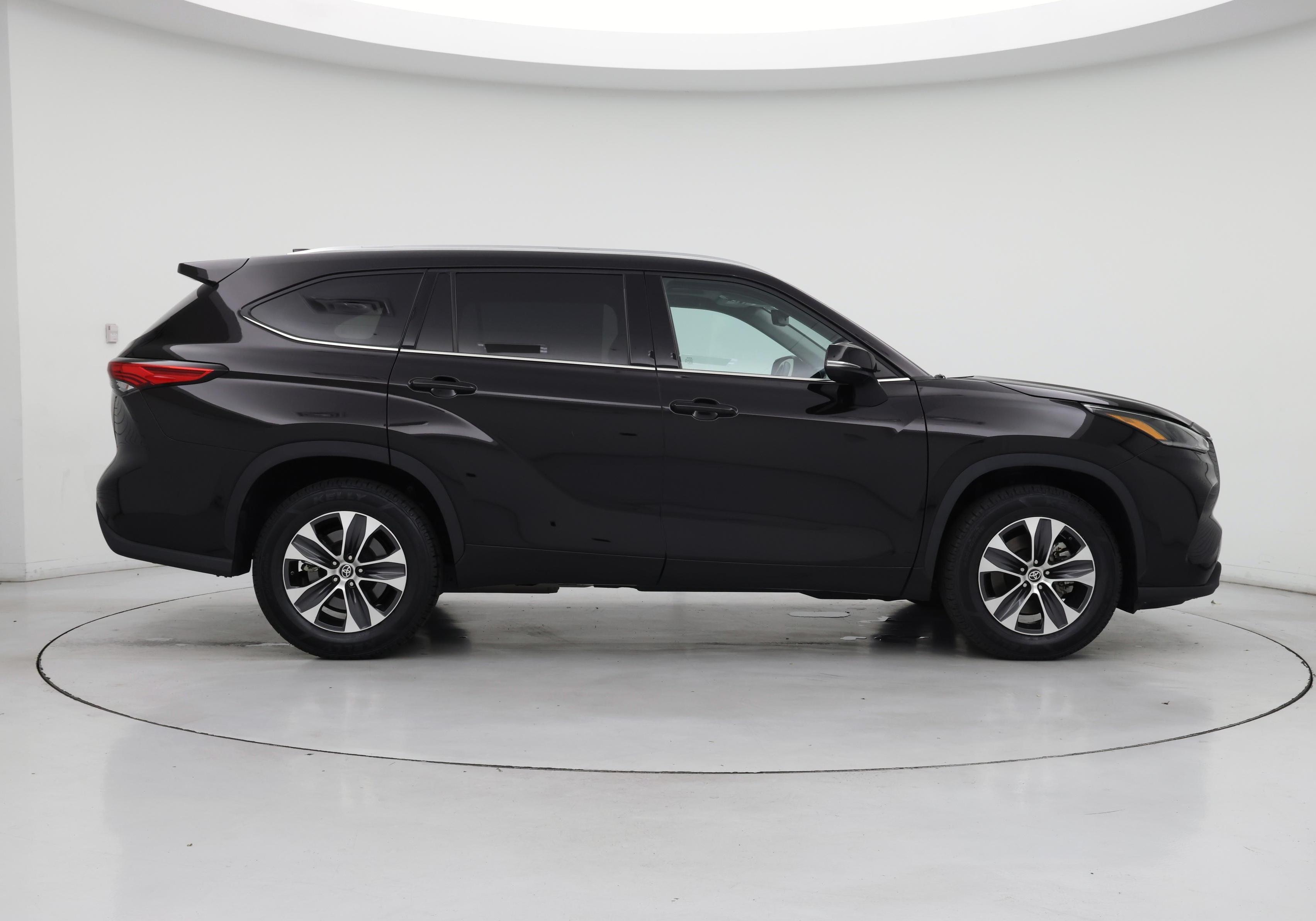 Thumbnail: 2021 Toyota Highlander - 7