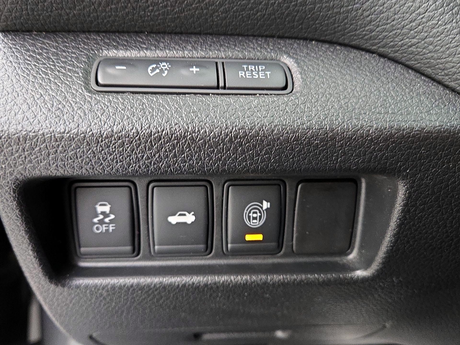 Thumbnail: 2015 Nissan Altima - 13