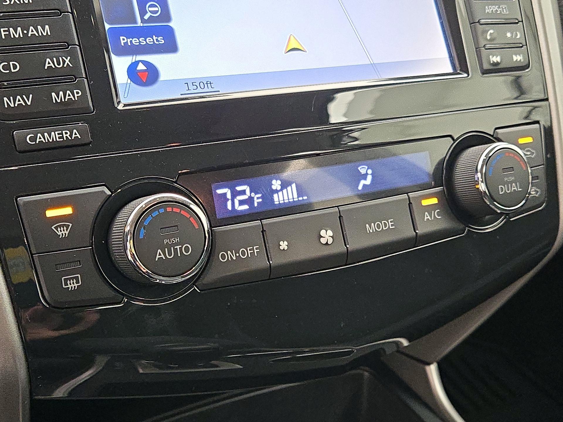 Thumbnail: 2015 Nissan Altima - 17