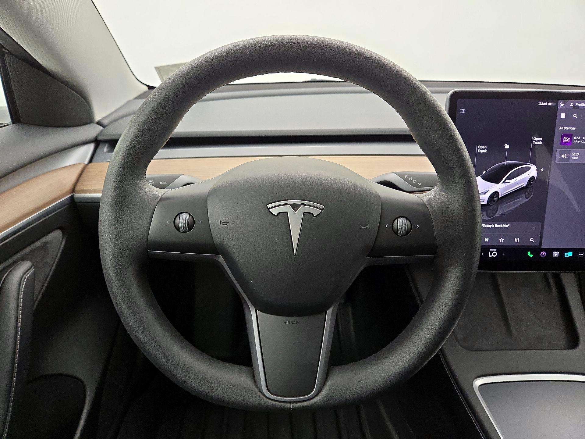 Thumbnail: 2023 Tesla Model 3 - 10