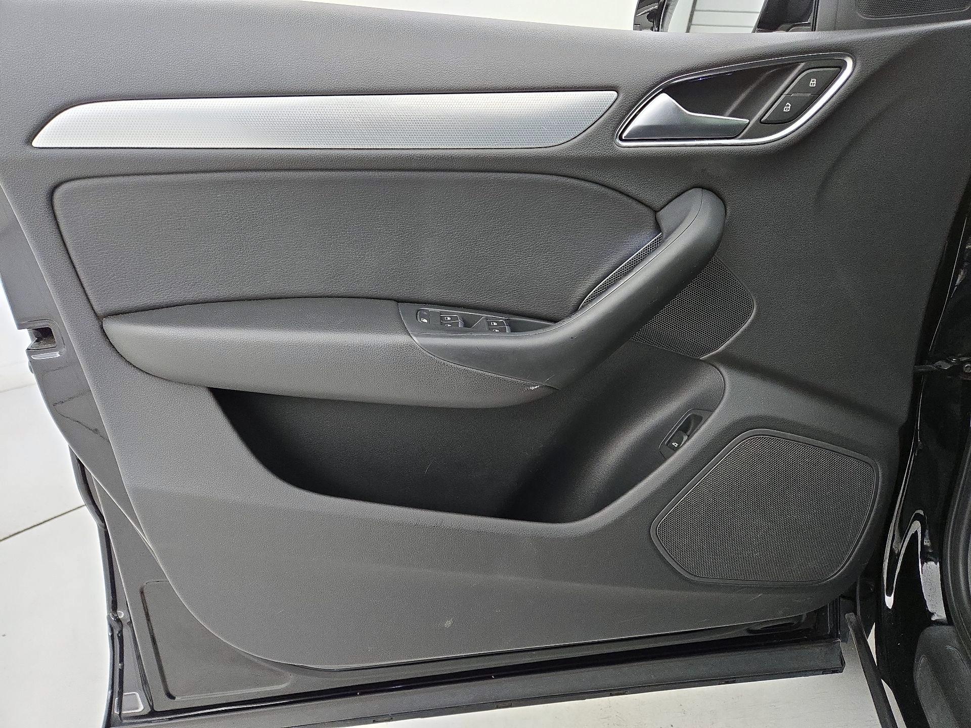 Thumbnail: 2015 Audi Q3 - 12
