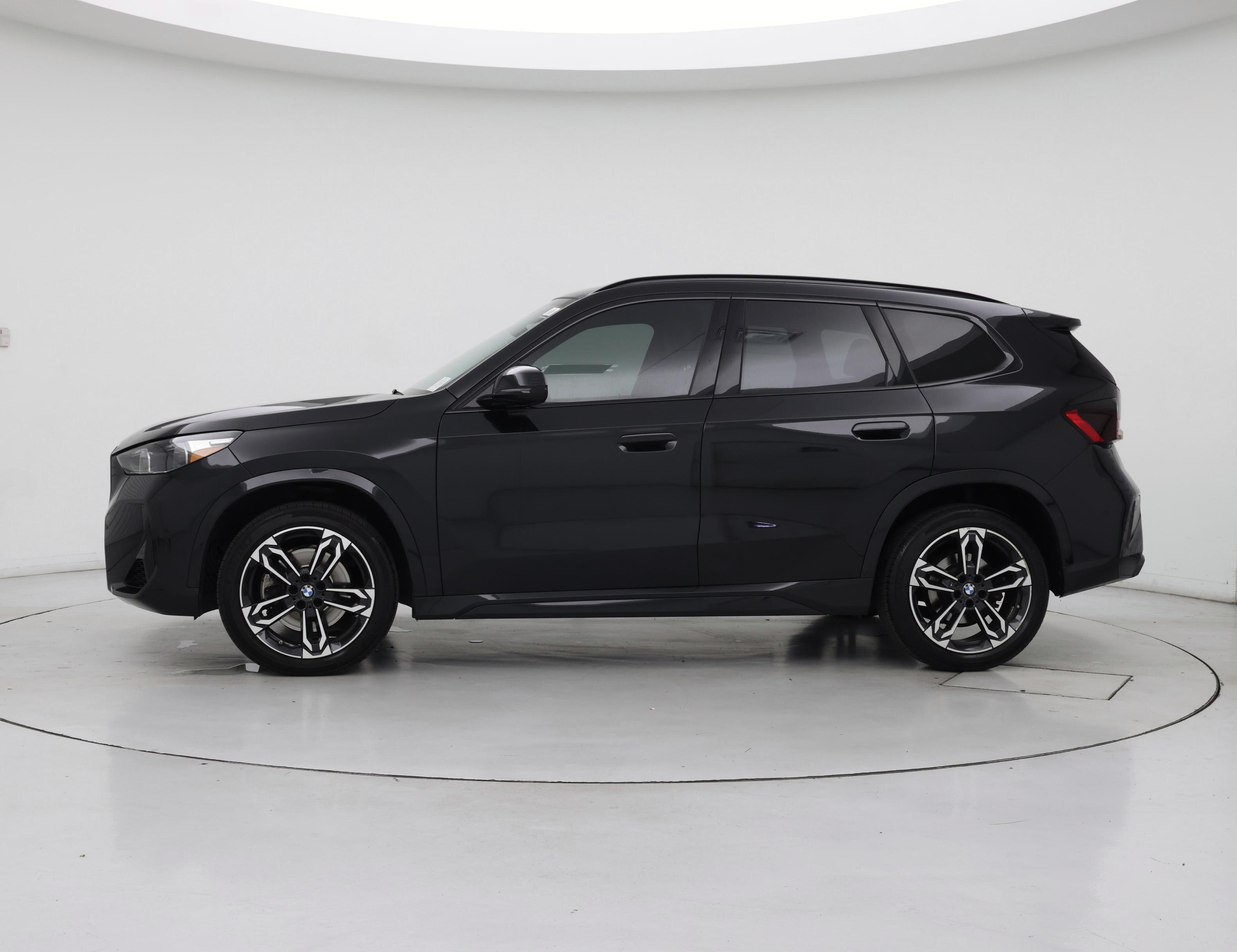 Thumbnail: 2023 BMW X1 - 3