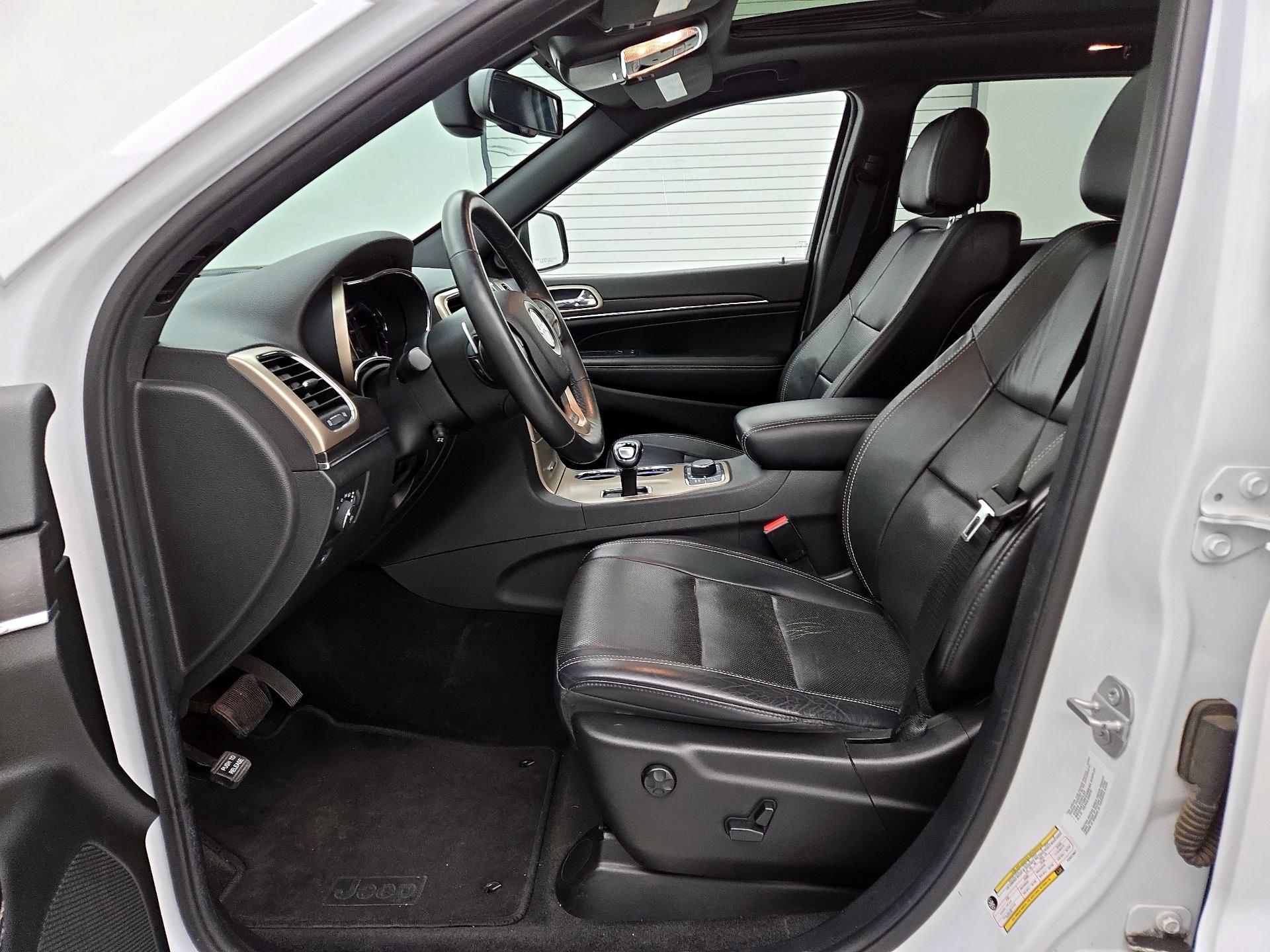 Thumbnail: 2015 Jeep Grand Cherokee - 11