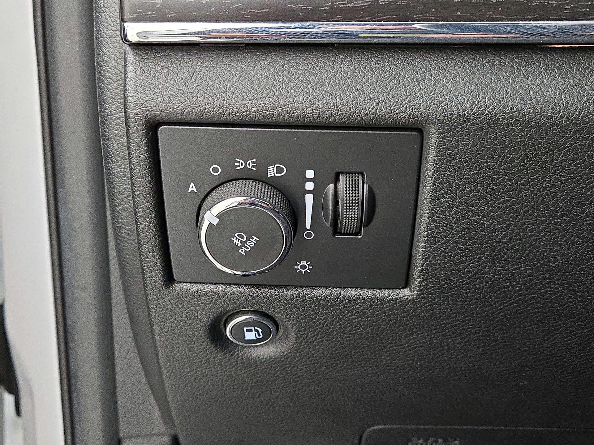 Thumbnail: 2015 Jeep Grand Cherokee - 13