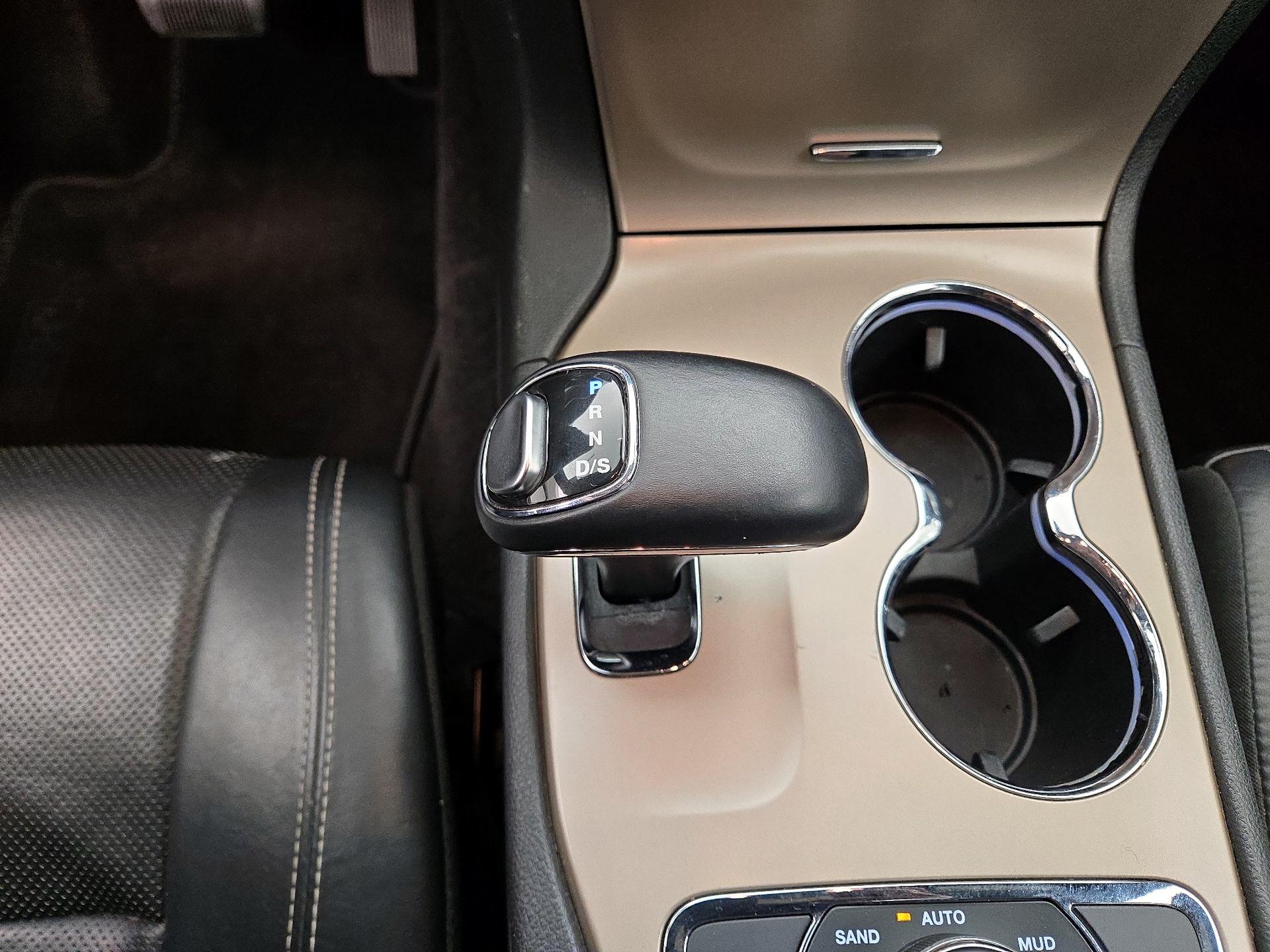 Thumbnail: 2015 Jeep Grand Cherokee - 18