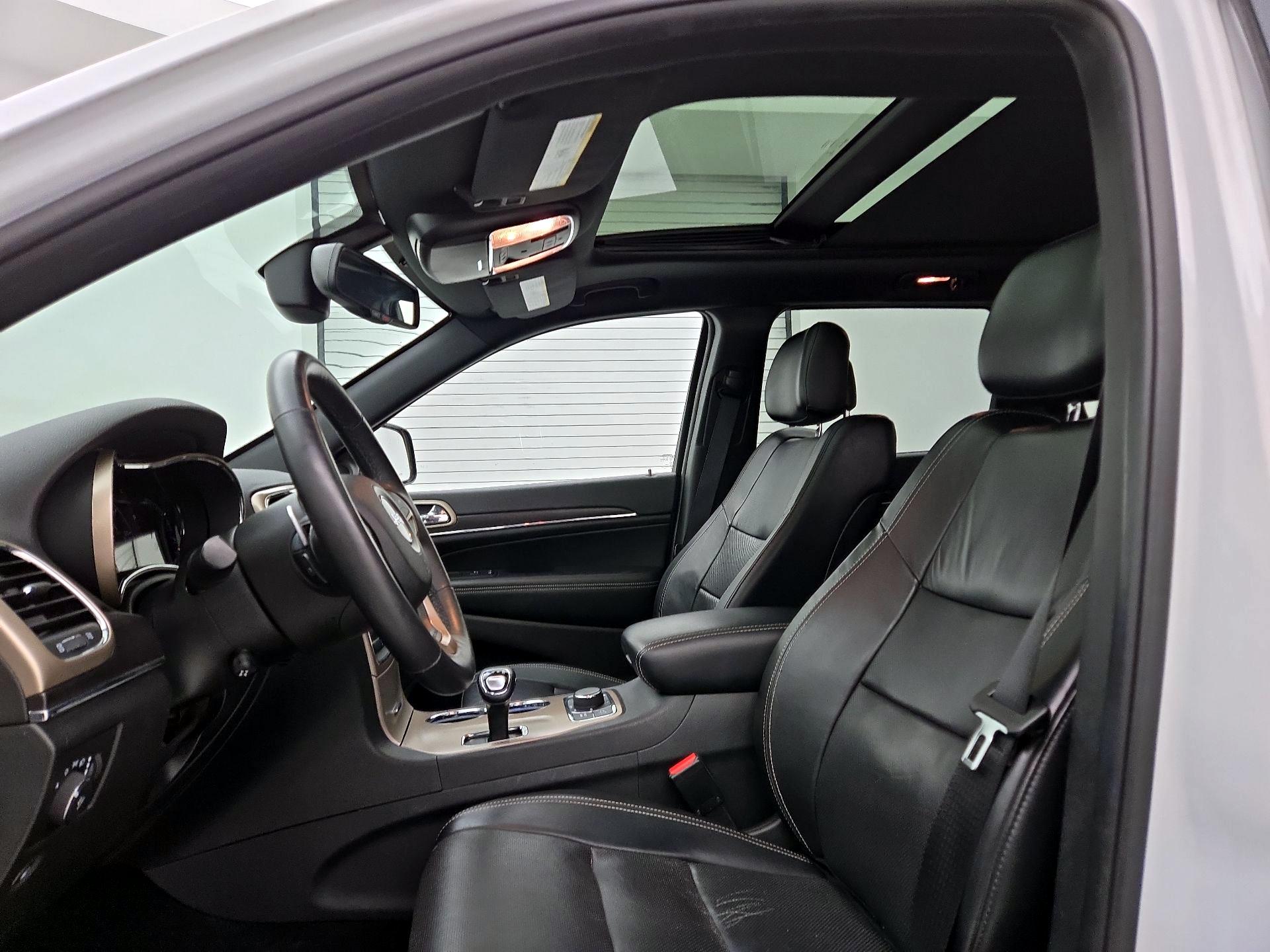 Thumbnail: 2015 Jeep Grand Cherokee - 20