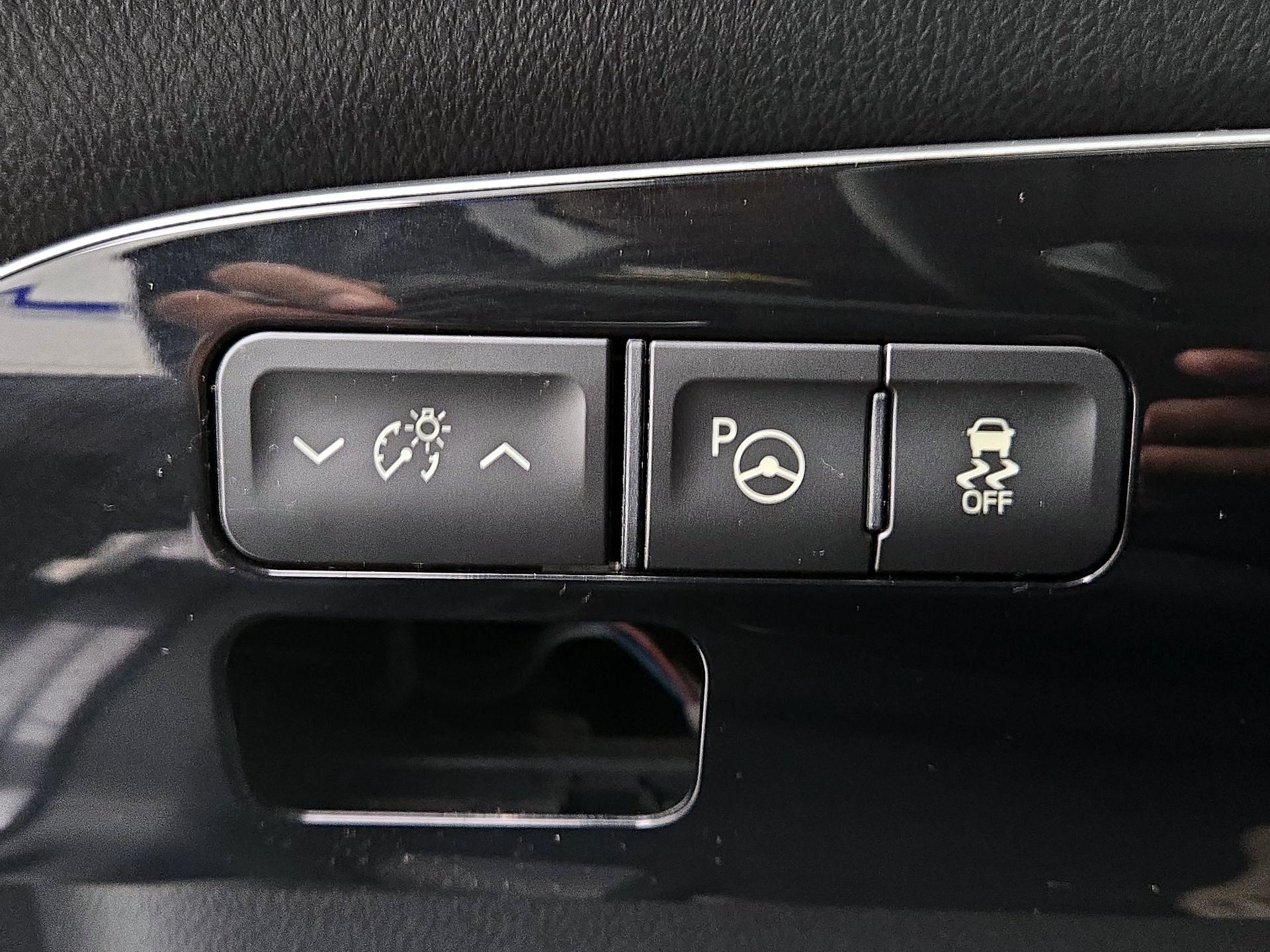 Thumbnail: 2017 Toyota Prius - 13