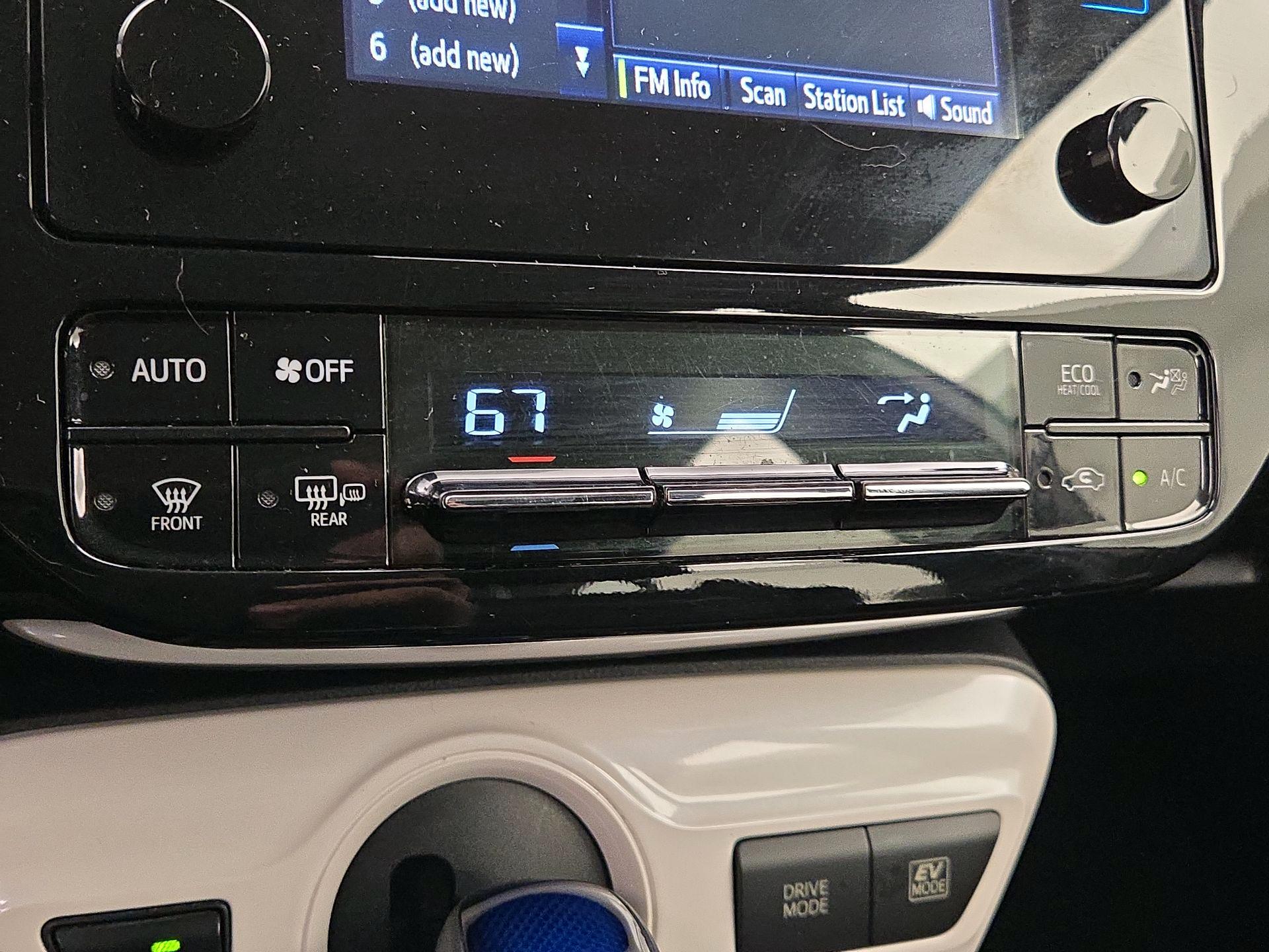 Thumbnail: 2017 Toyota Prius - 16