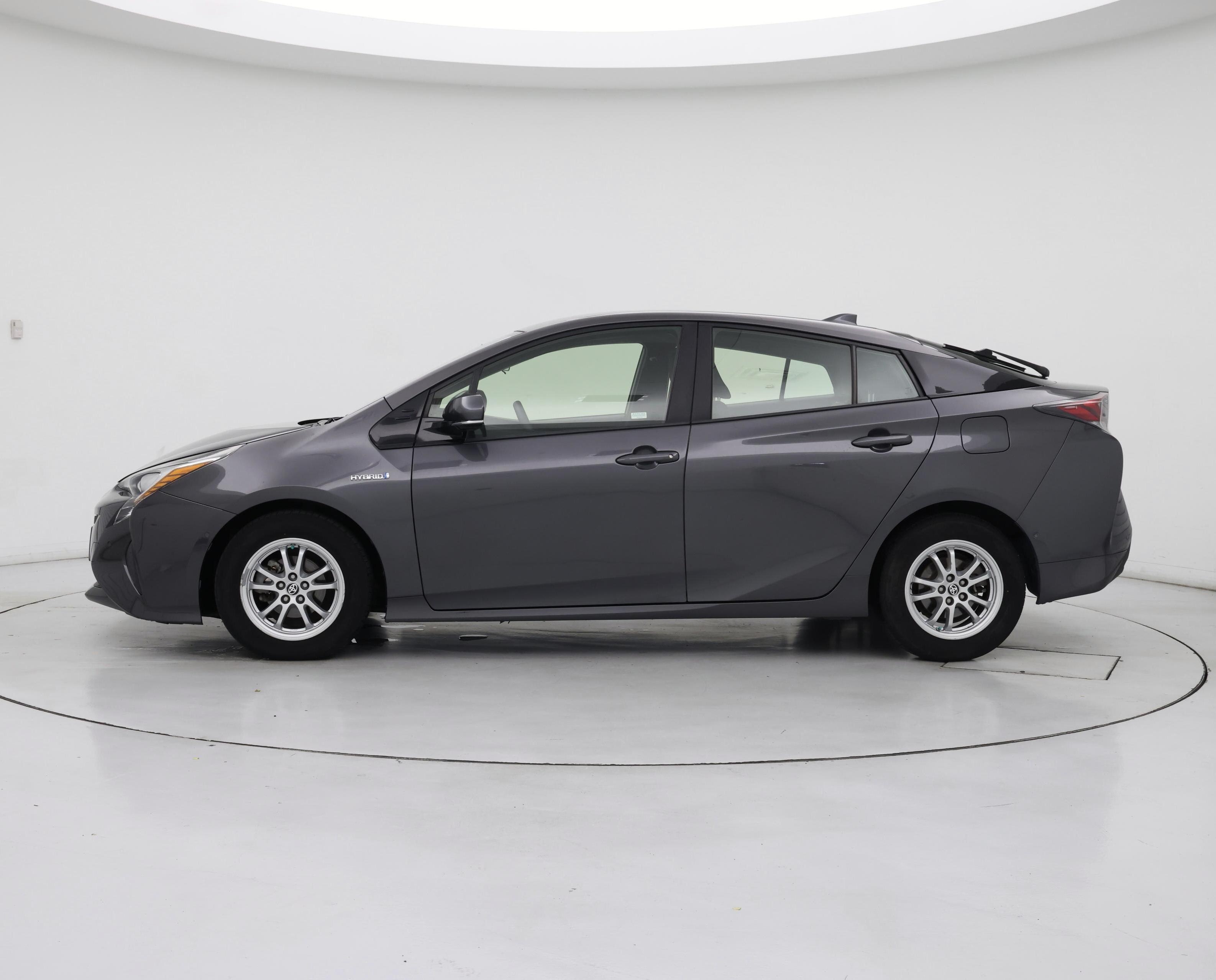 Thumbnail: 2017 Toyota Prius - 3