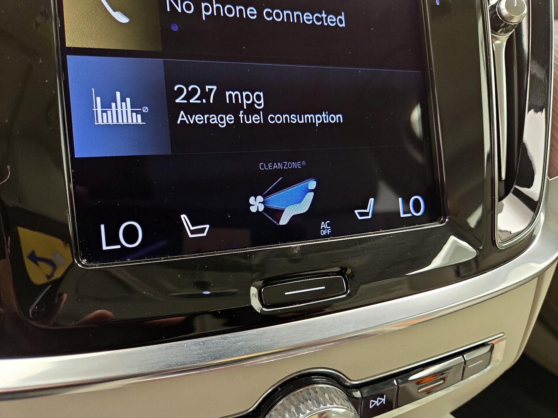 Thumbnail: 2022 Volvo S60 - 16