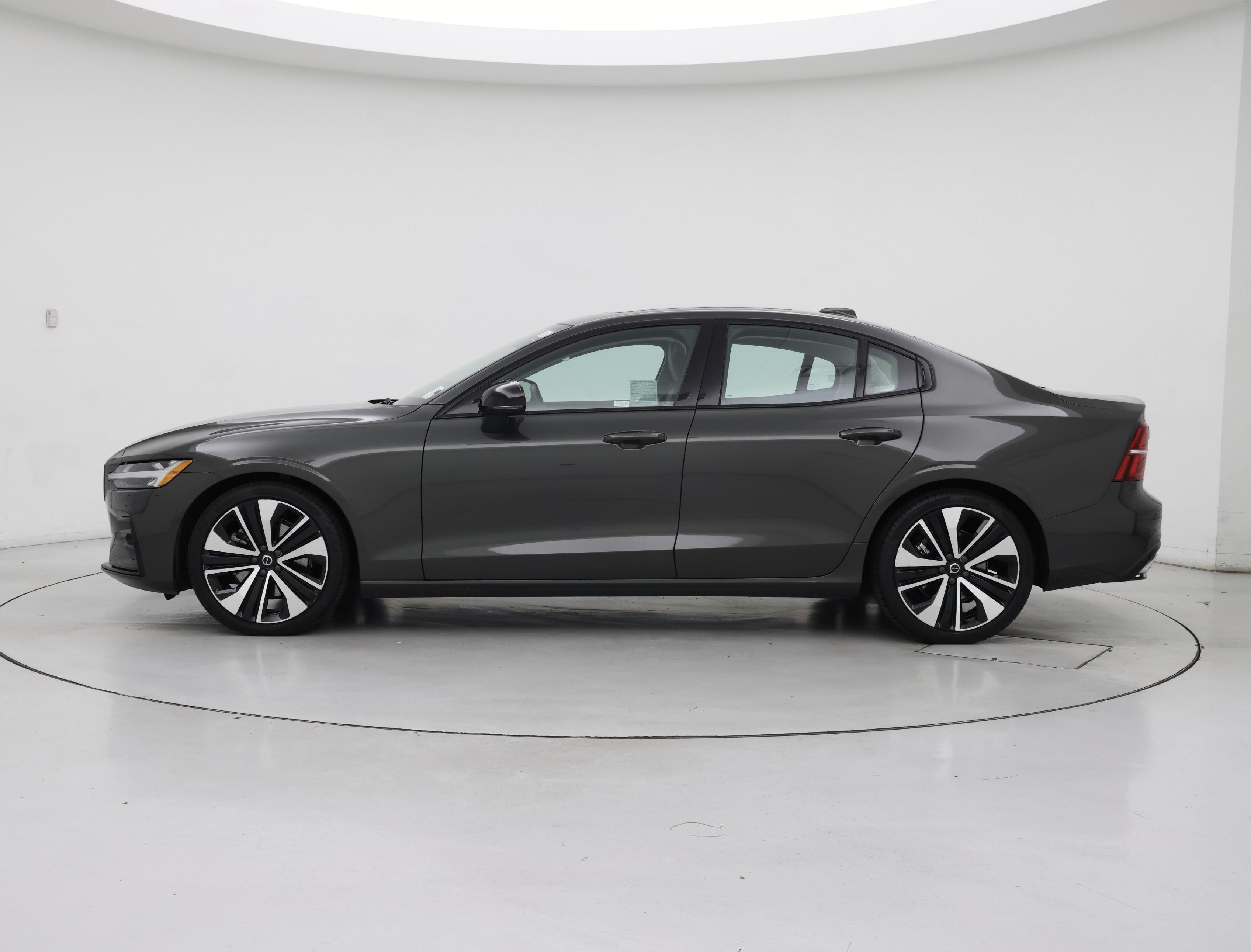 Thumbnail: 2022 Volvo S60 - 3