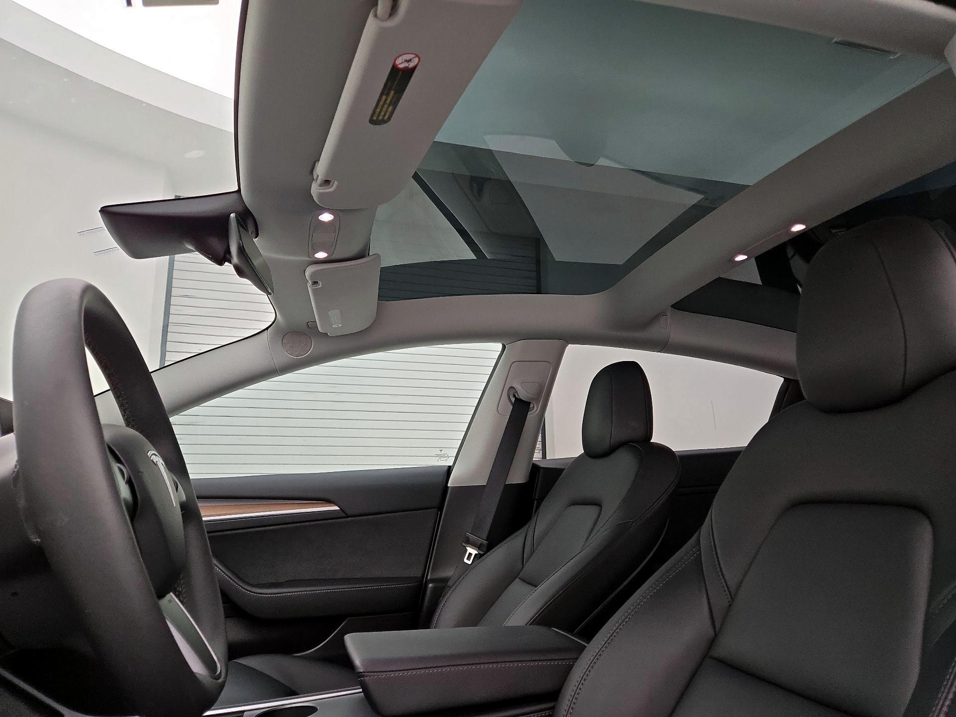 Thumbnail: 2023 Tesla Model 3 - 19