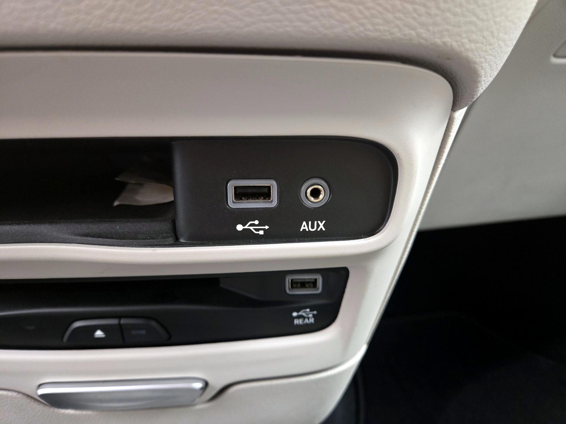 Thumbnail: 2017 Chrysler Pacifica - 19