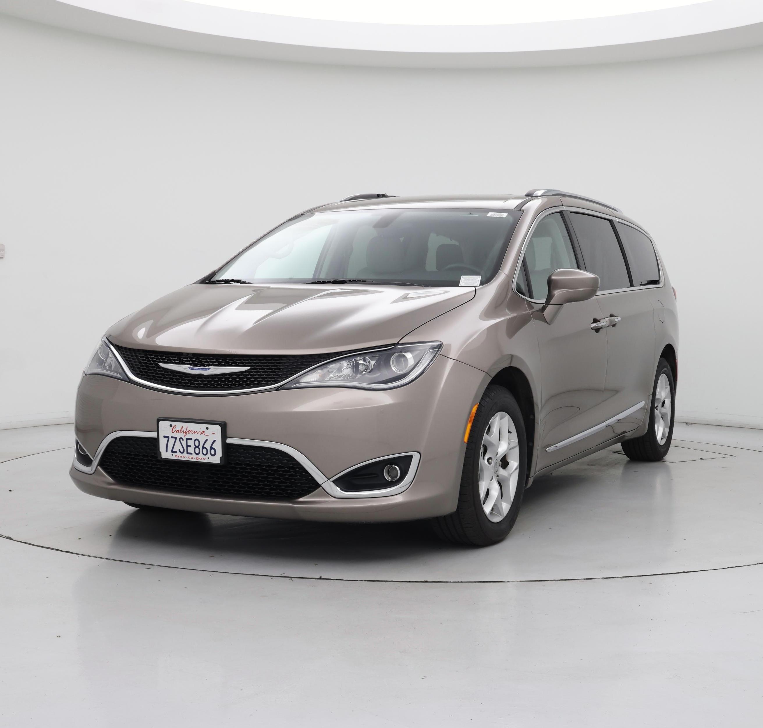 Thumbnail: 2017 Chrysler Pacifica - 4