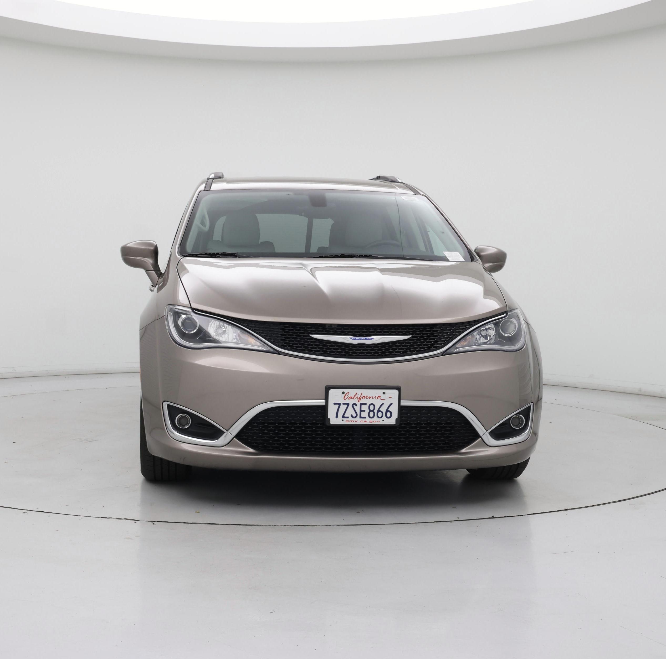 Thumbnail: 2017 Chrysler Pacifica - 5