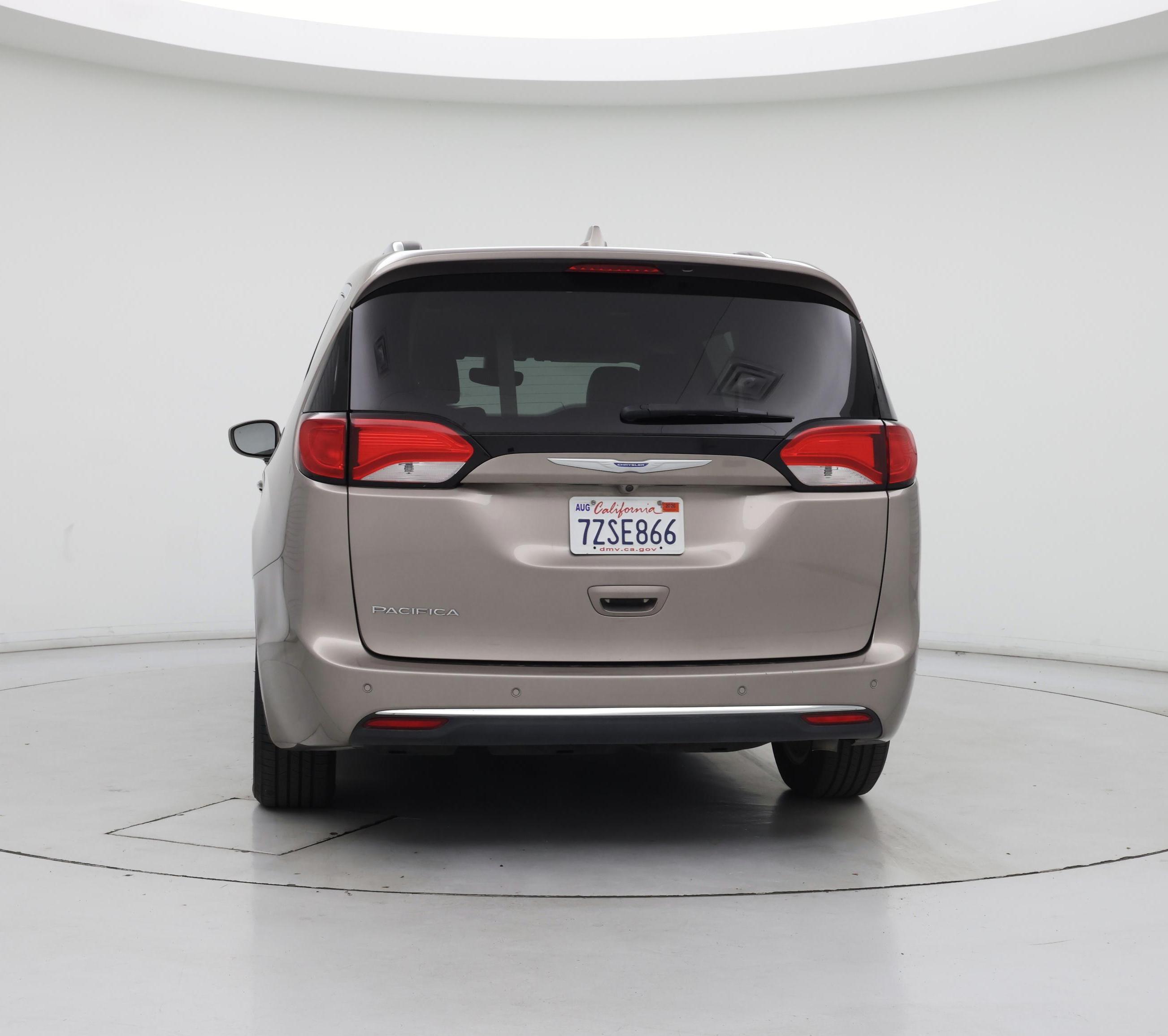 Thumbnail: 2017 Chrysler Pacifica - 6