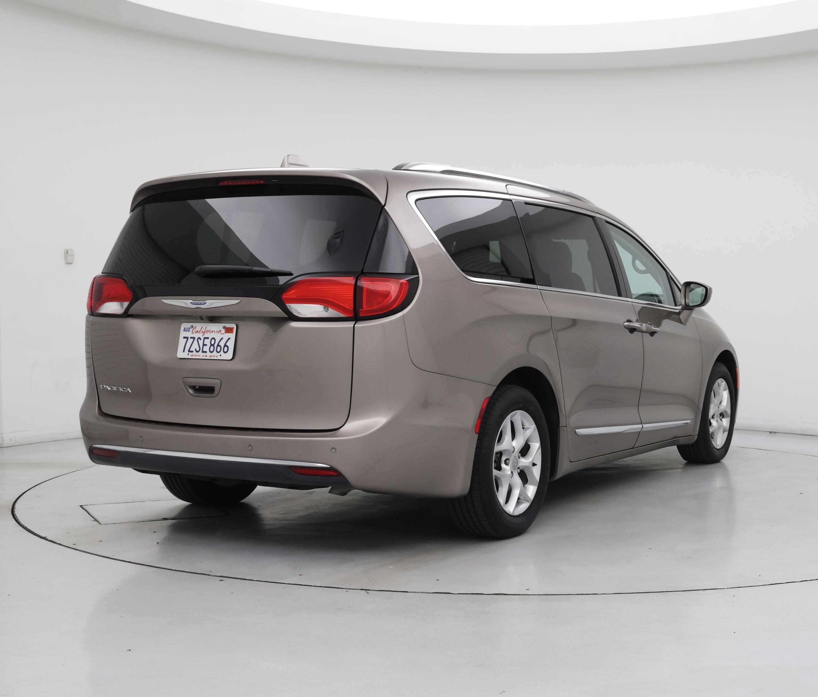 Thumbnail: 2017 Chrysler Pacifica - 8