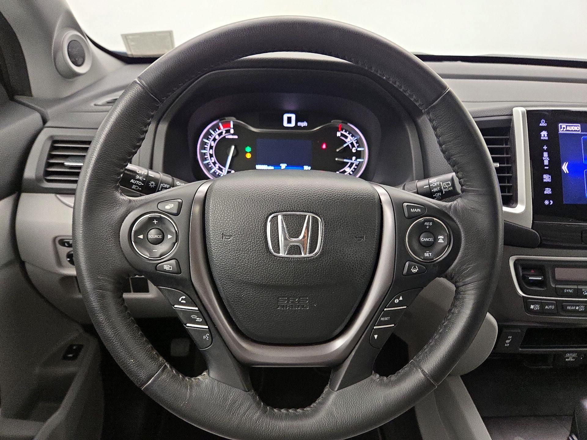 Thumbnail: 2017 Honda Pilot - 10